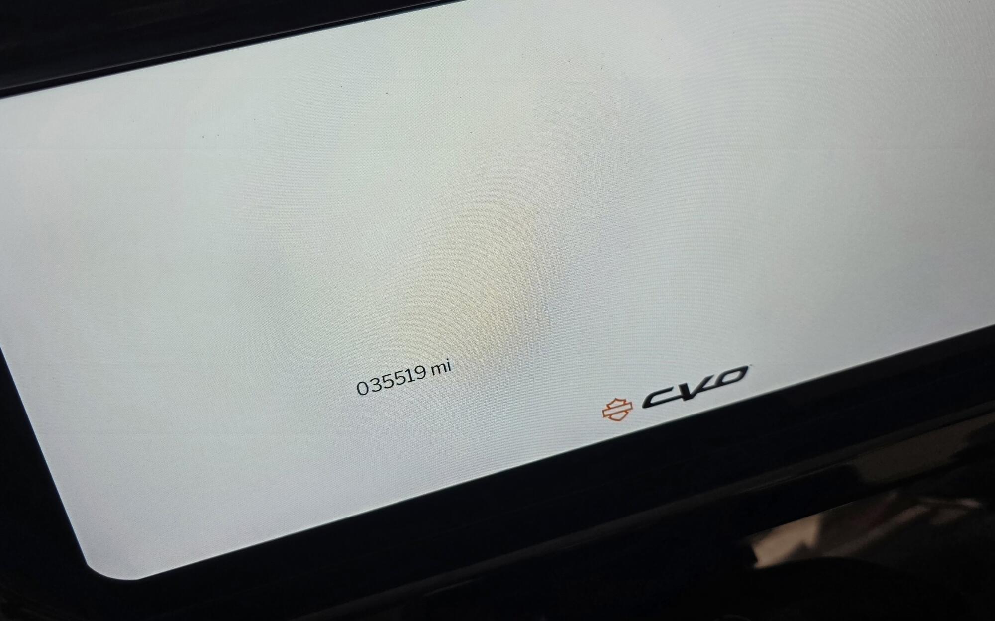 2024 Harley-Davidson® CVO™ Road Glide® ST Golden White Pearl, photo 13