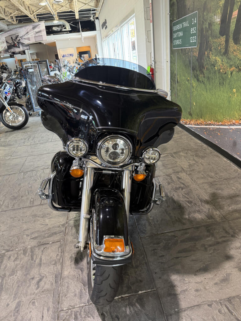 2011 Harley-Davidson® Electra Glide® Ultra Classic® No Gimmicks, No Hidden Fees, photo 9