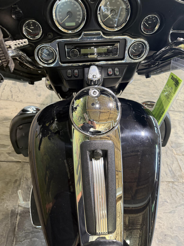 2011 Harley-Davidson® Electra Glide® Ultra Classic® No Gimmicks, No Hidden Fees, photo 14