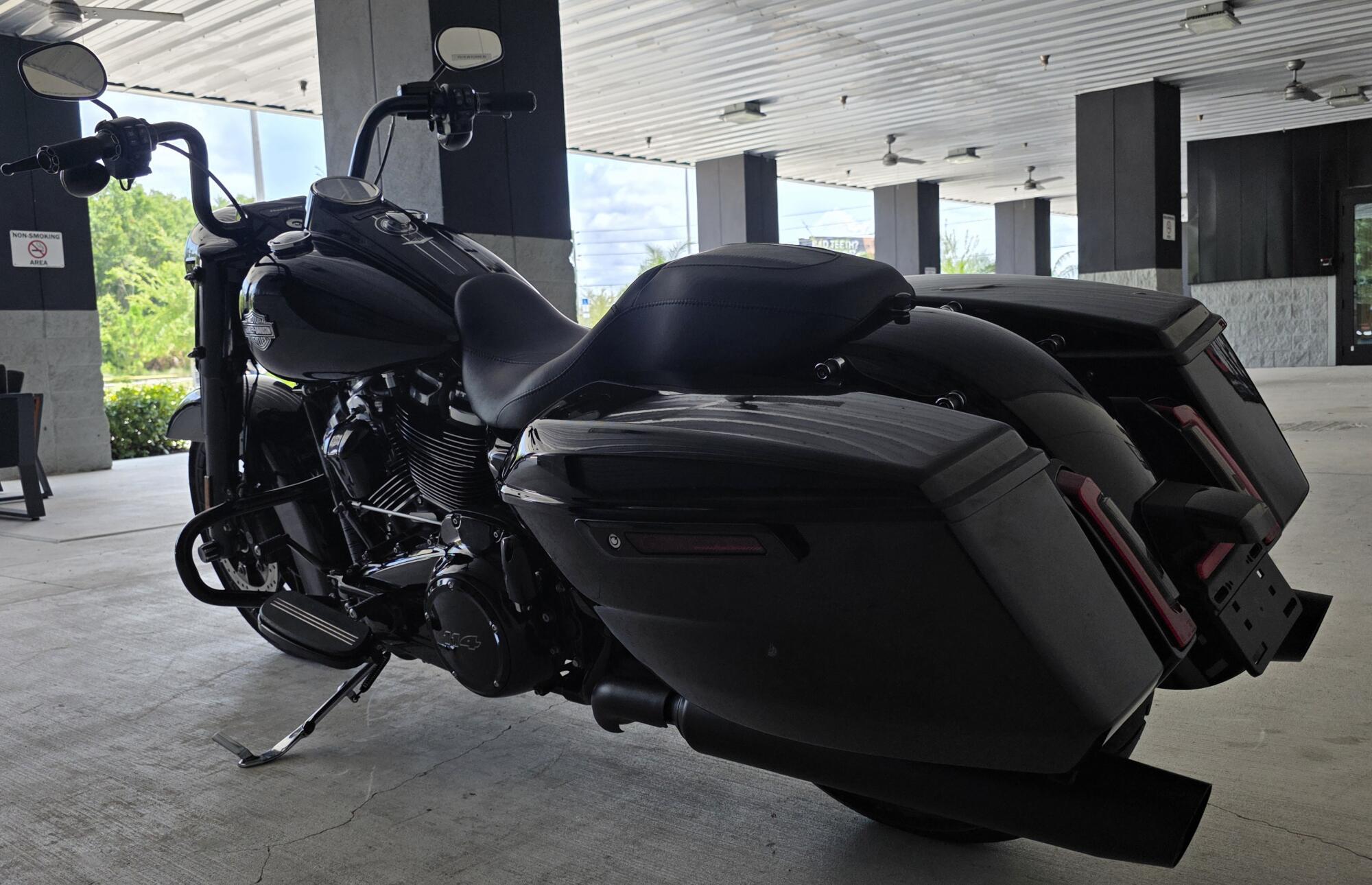2024 Harley-Davidson® Road King® Special Vivid Black, photo 9