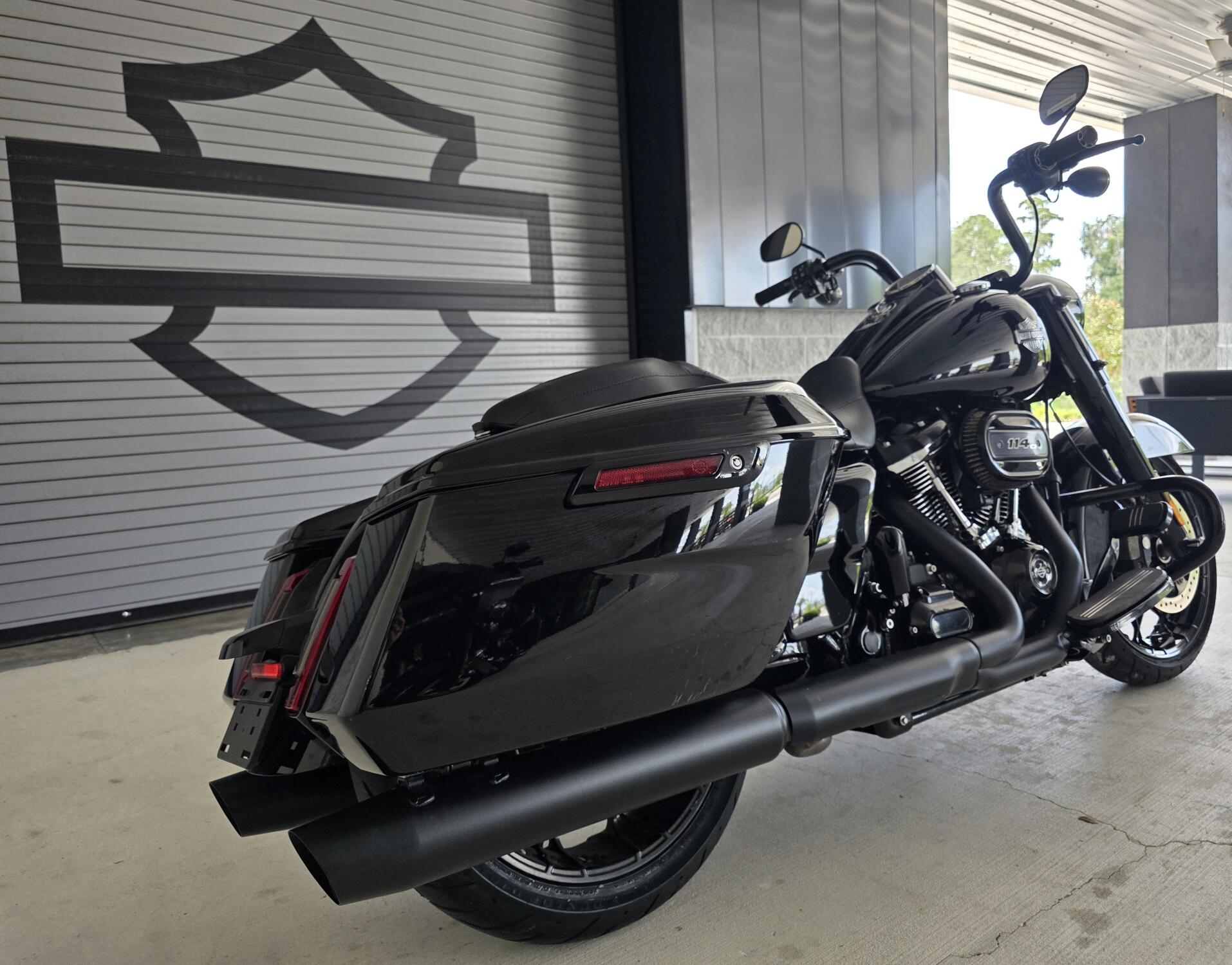 2024 Harley-Davidson® Road King® Special Vivid Black, photo 8