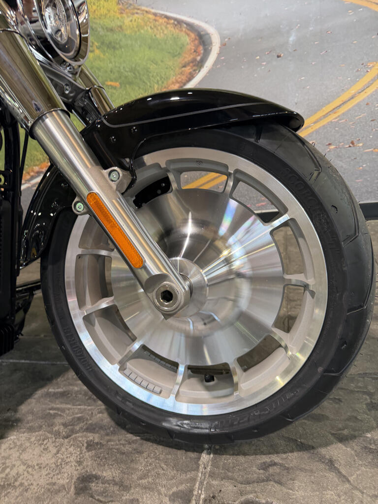2026 Harley-Davidson® Fat Boy® VIVID BLACK 041139, photo 6