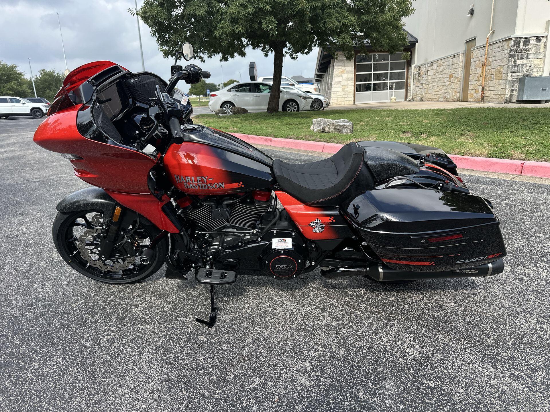 2026 Harley-Davidson® CVO Road Glide ST FLTRXSTSE, photo 7