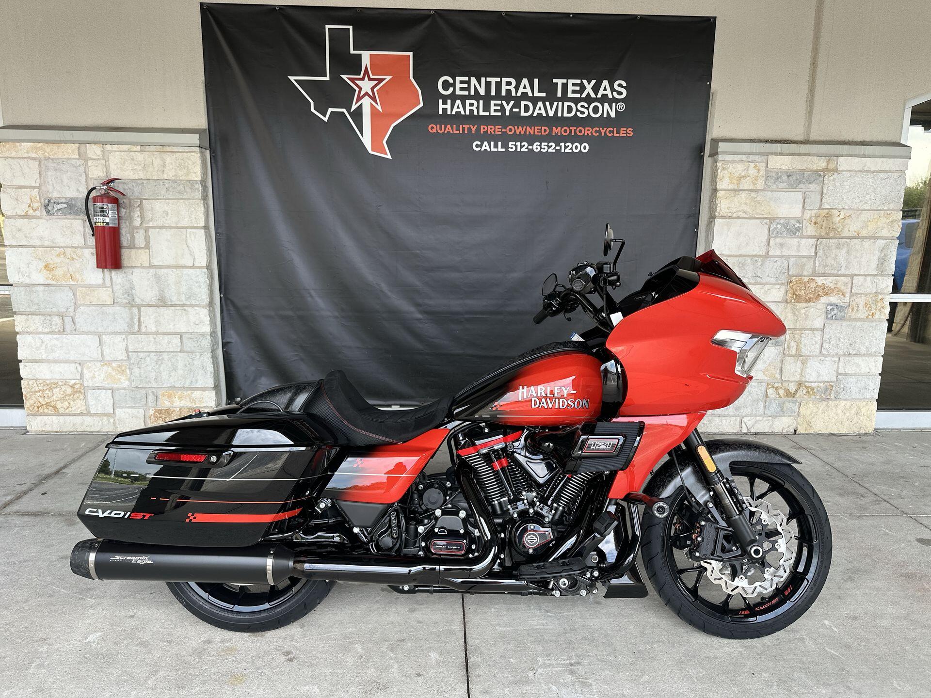 2026 Harley-Davidson® CVO Road Glide ST FLTRXSTSE, photo 3