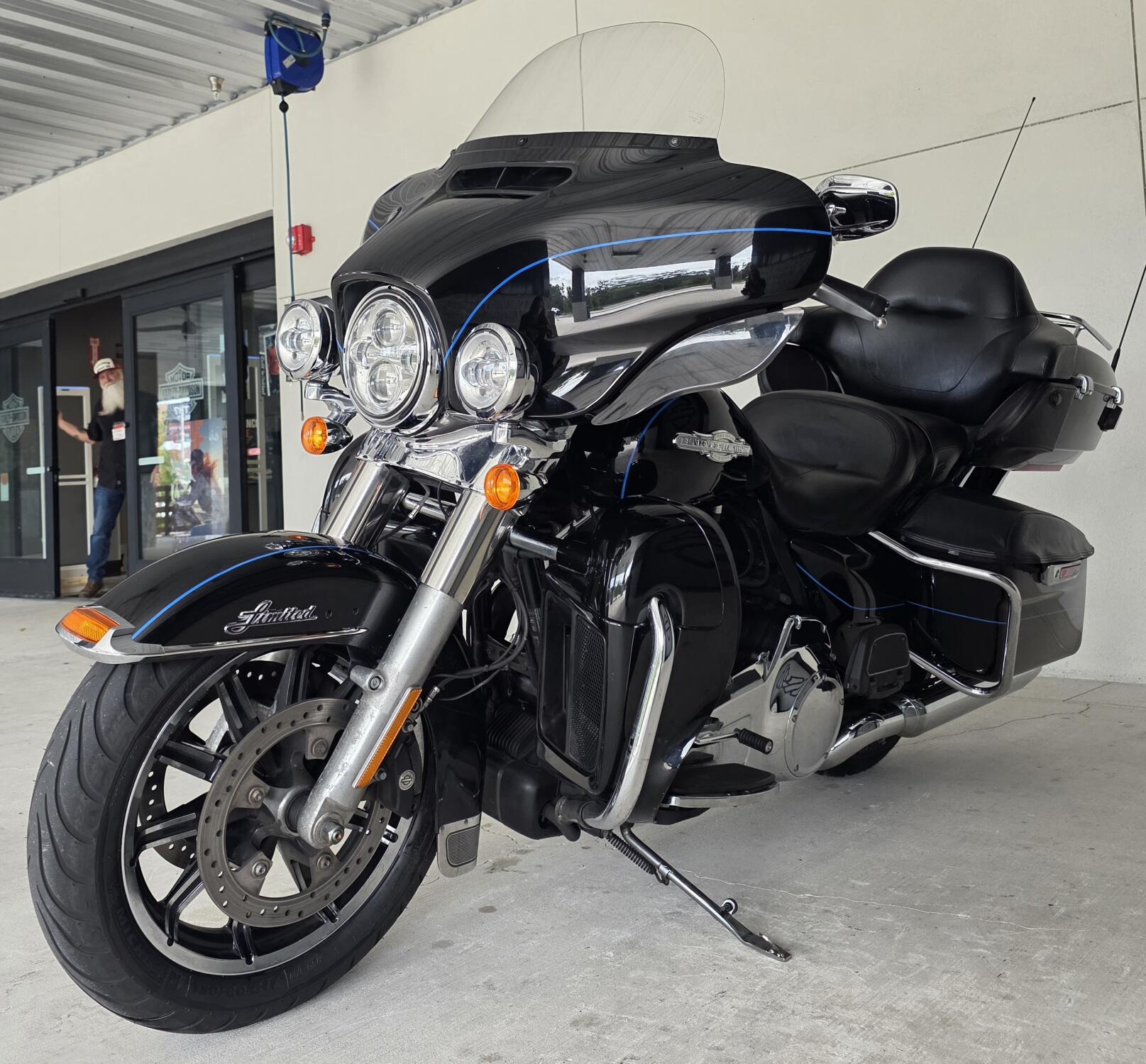 2016 Harley-Davidson® Ultra Limited SHRINE PAINT, photo 10