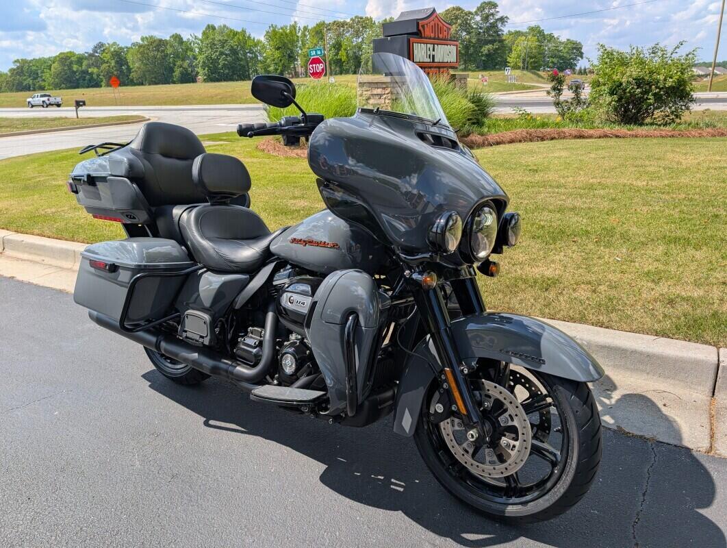 2022 Harley-Davidson® Ultra Limited Gunship Grey - Black Finish, photo 2