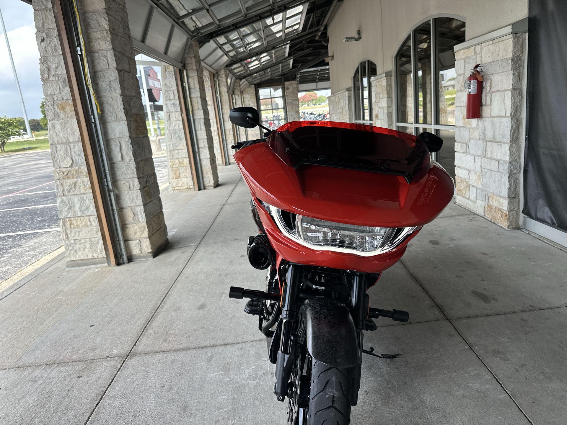 2026 Harley-Davidson® CVO Road Glide ST FLTRXSTSE, photo 11