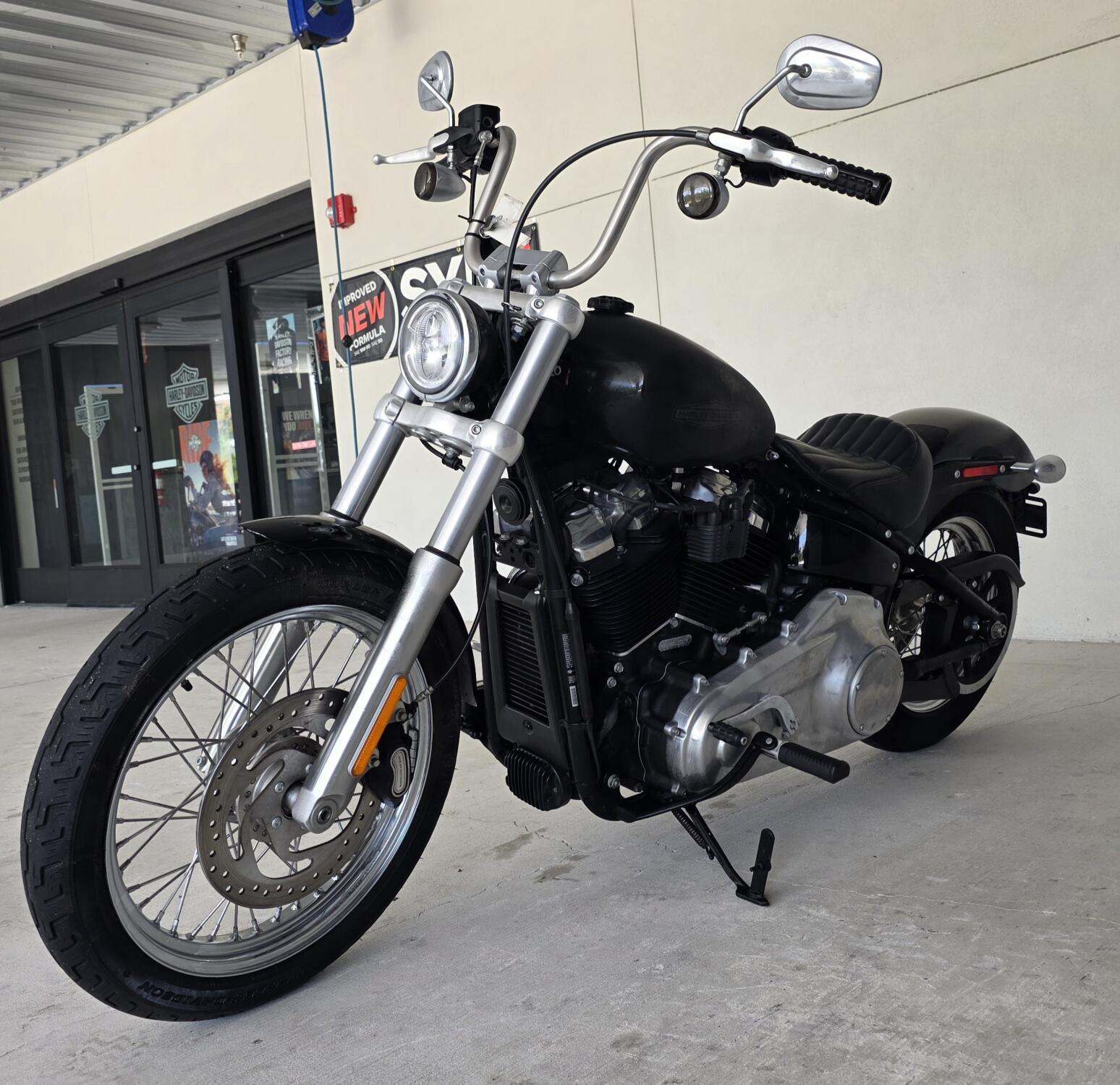 2021 Harley-Davidson® Softail Standard® Vivid Black, photo 10