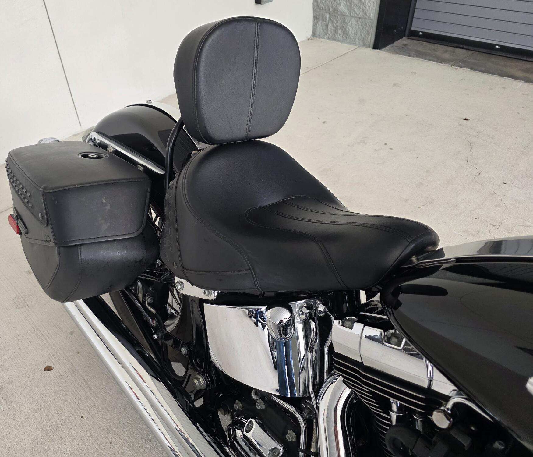 2017 Harley-Davidson® Heritage Softail® Classic Vivid Black, photo 6