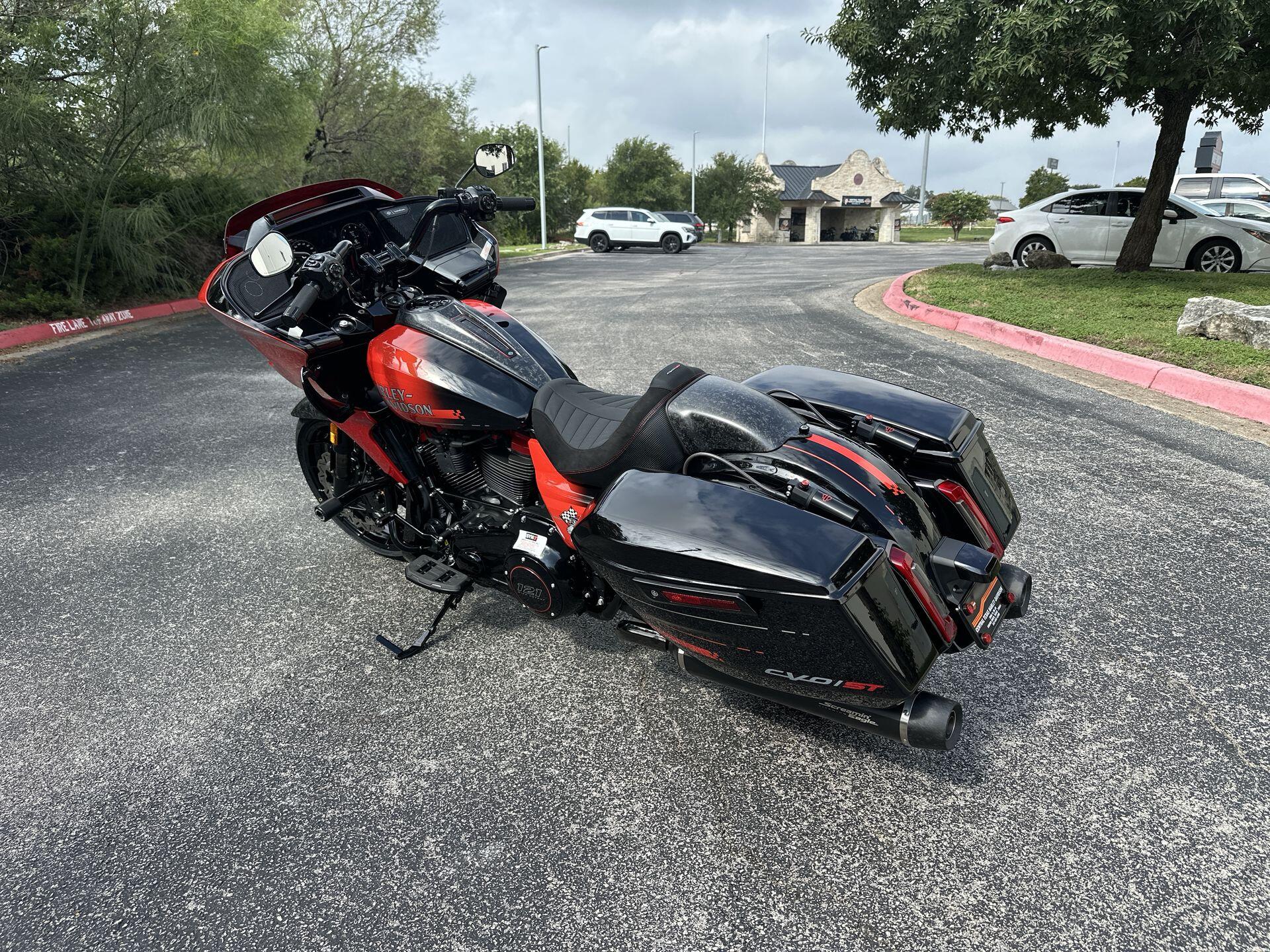 2026 Harley-Davidson® CVO Road Glide ST FLTRXSTSE, photo 8