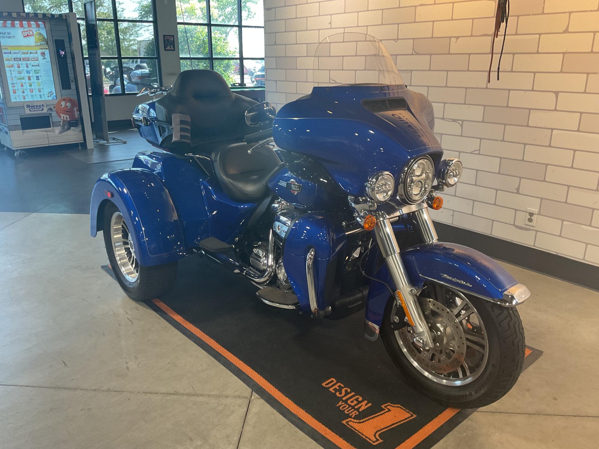 FLHTCUTG 2024 Tri Glide™ Ultra, photo 2