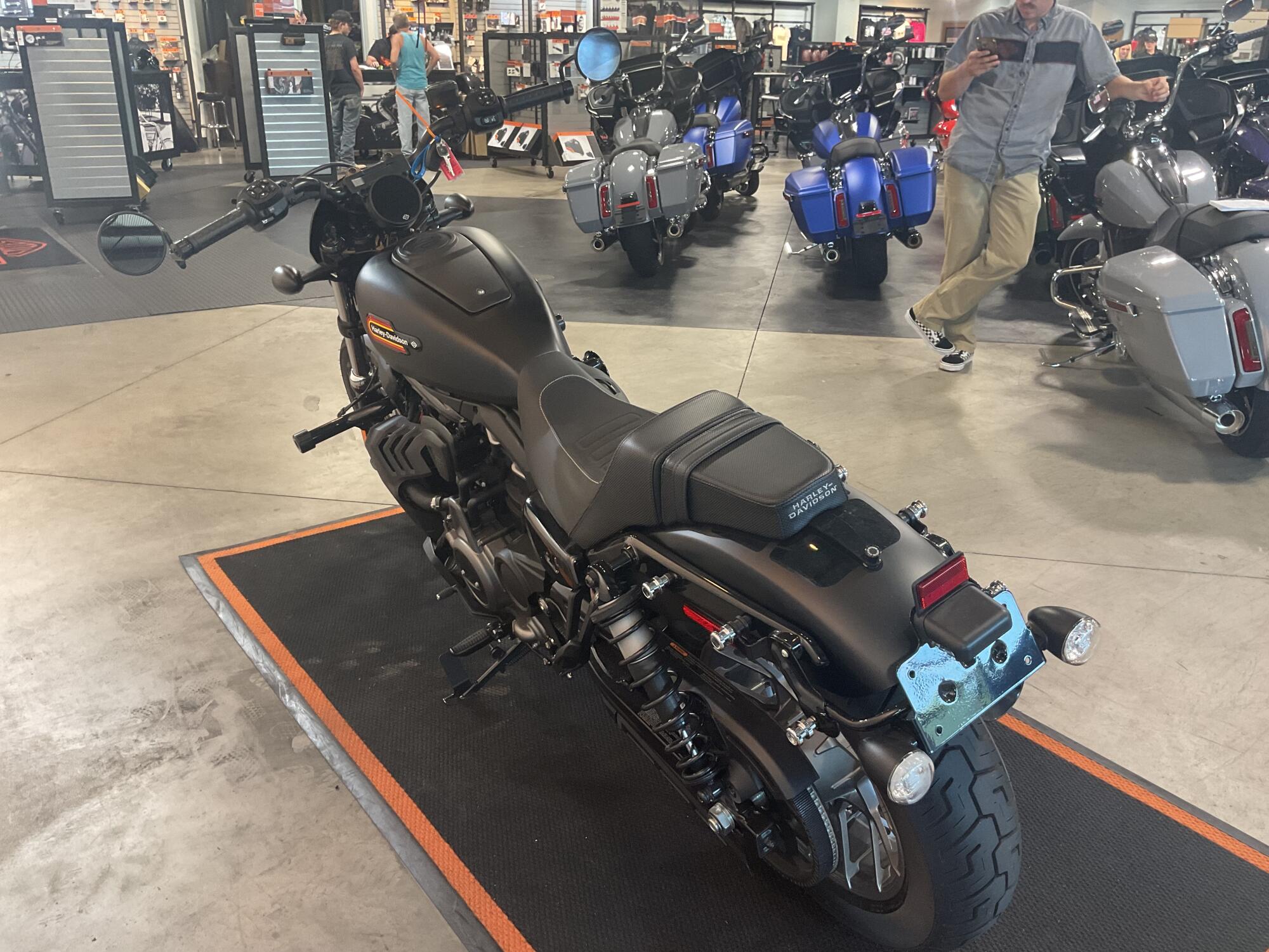 RH975S 2023 Nightster™ Special, photo 4