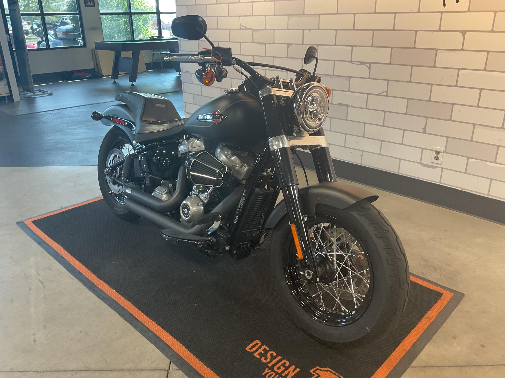 FLSL 2021 Softail Slim®, photo 2