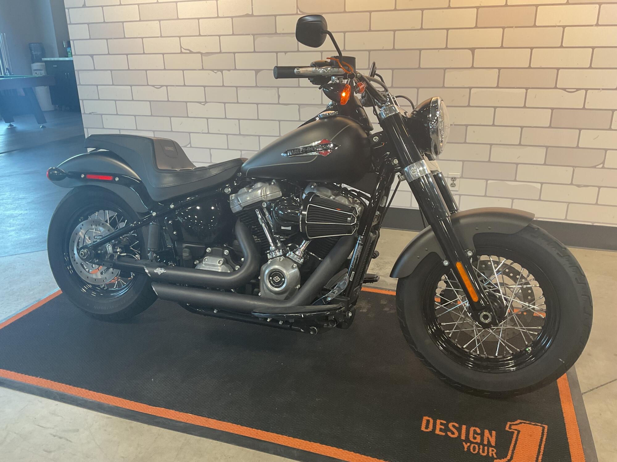 FLSL 2021 Softail Slim®