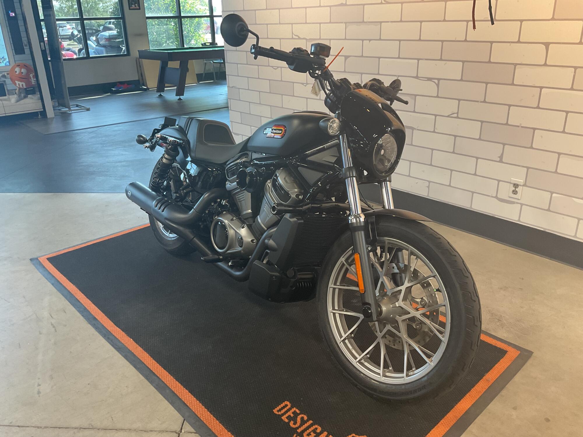 RH975S 2023 Nightster™ Special, photo 2