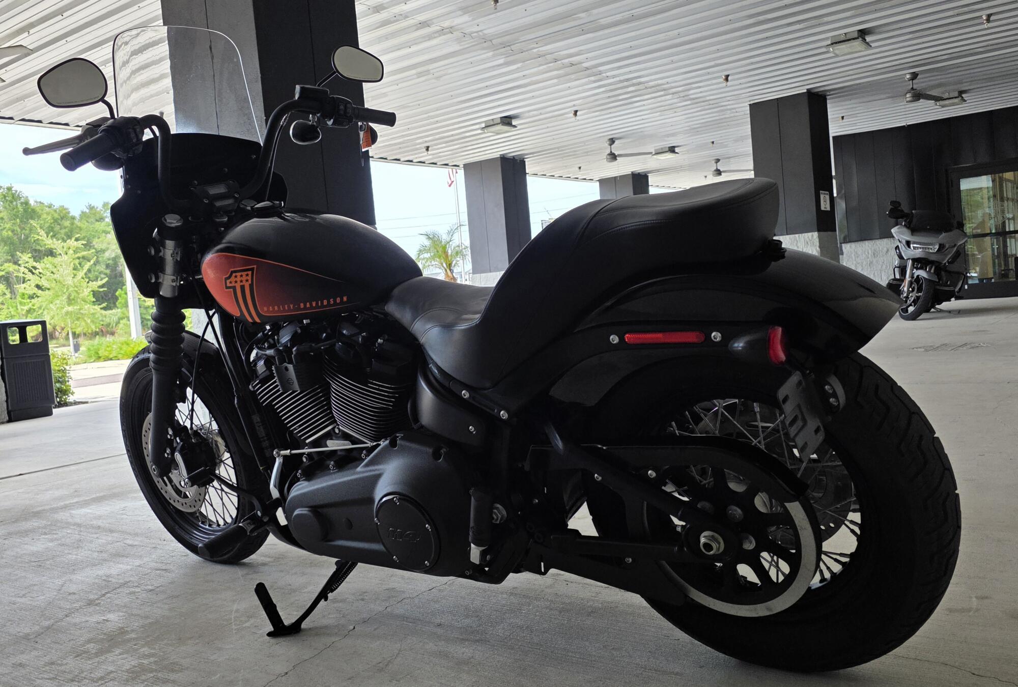 2021 Harley-Davidson® Street Bob® 114 Vivid Black, photo 9