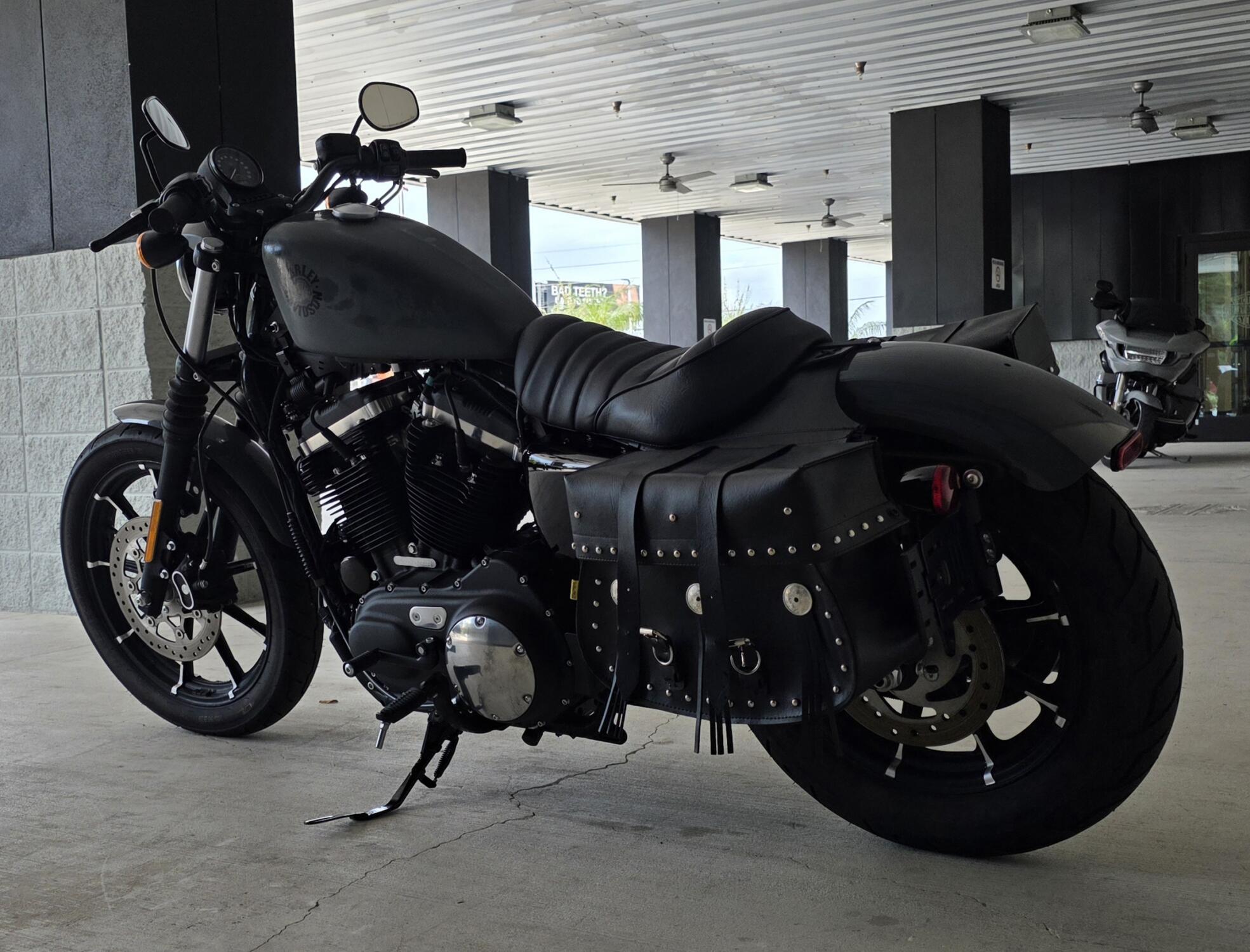 2022 Harley-Davidson® Iron 883™ Gunship Gray, photo 9