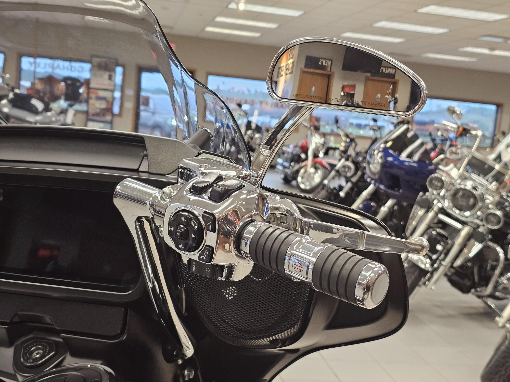 FLHX 2024 Street Glide®, photo 23