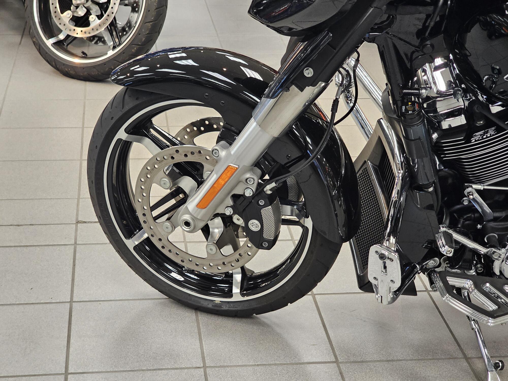 FLHX 2024 Street Glide®, photo 25