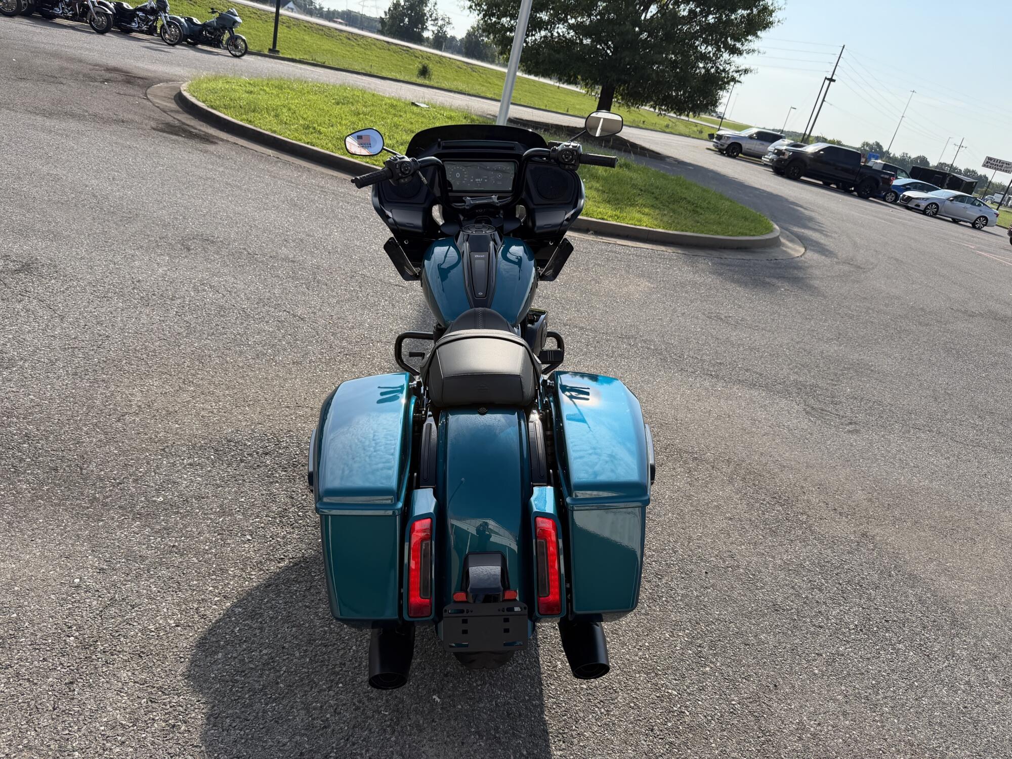 2026 Harley-Davidson® Road Glide™ Teal Thunder / Vivid Black Black Trim, photo 9