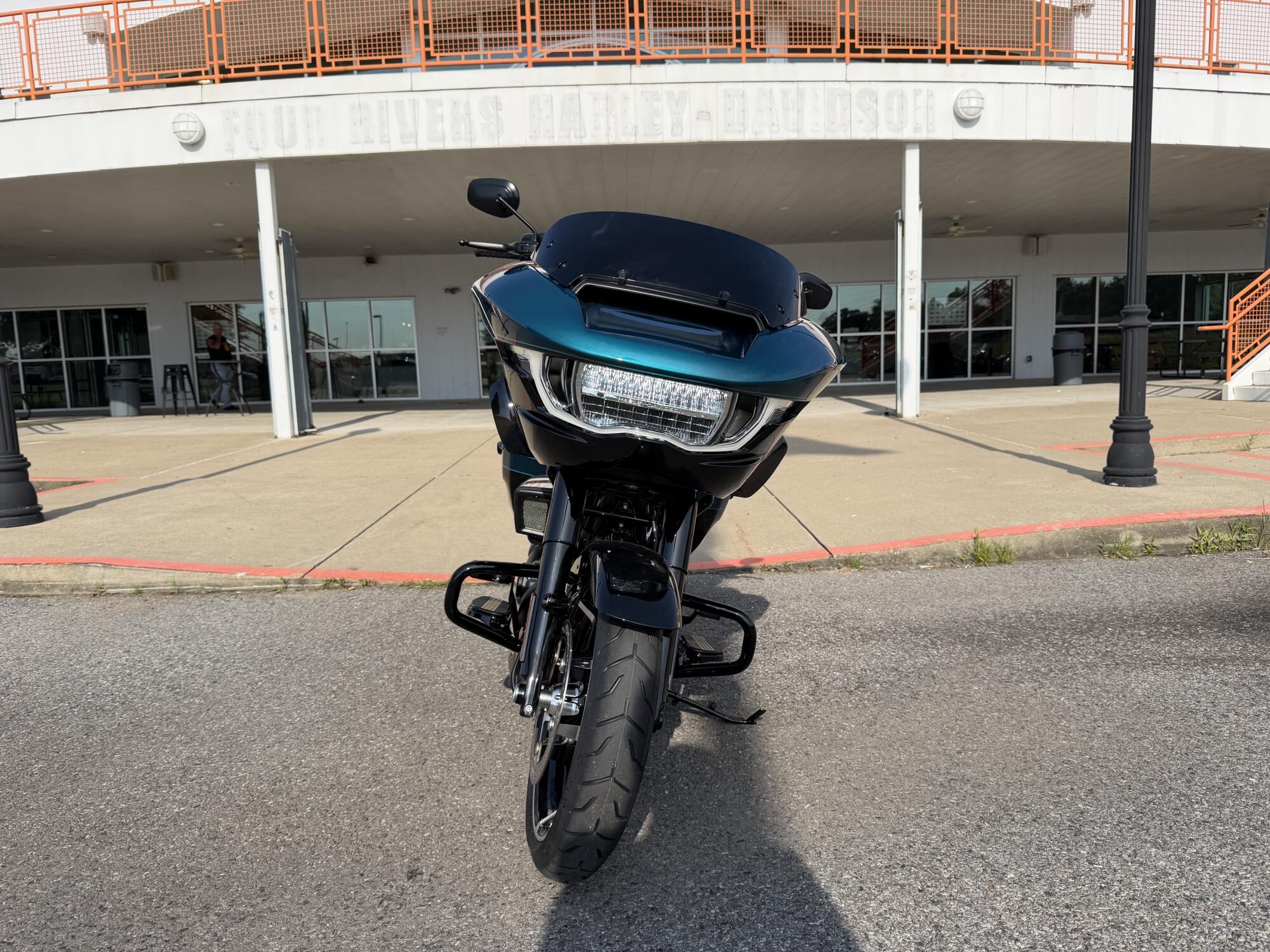 2026 Harley-Davidson® Road Glide™ Teal Thunder / Vivid Black Black Trim, photo 5