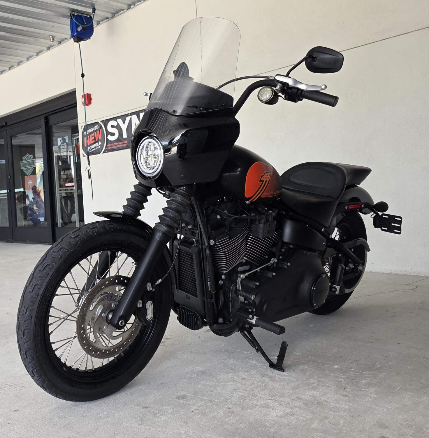 2021 Harley-Davidson® Street Bob® 114 Vivid Black, photo 10