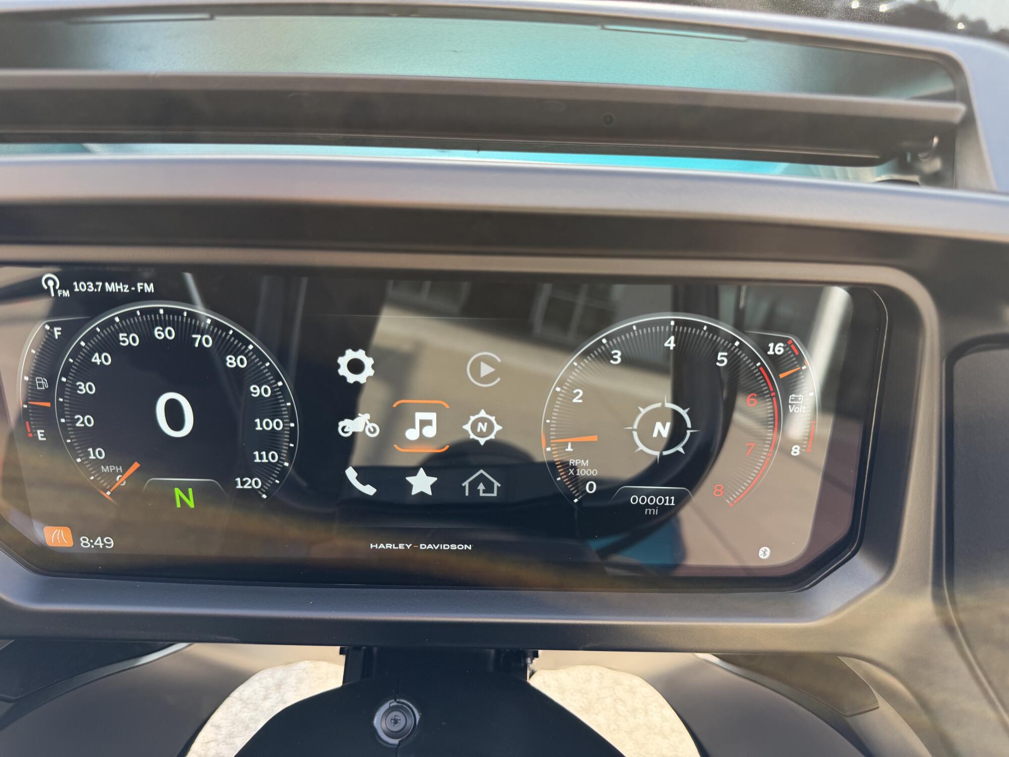 2026 Harley-Davidson® Road Glide™ Teal Thunder / Vivid Black Black Trim, photo 10