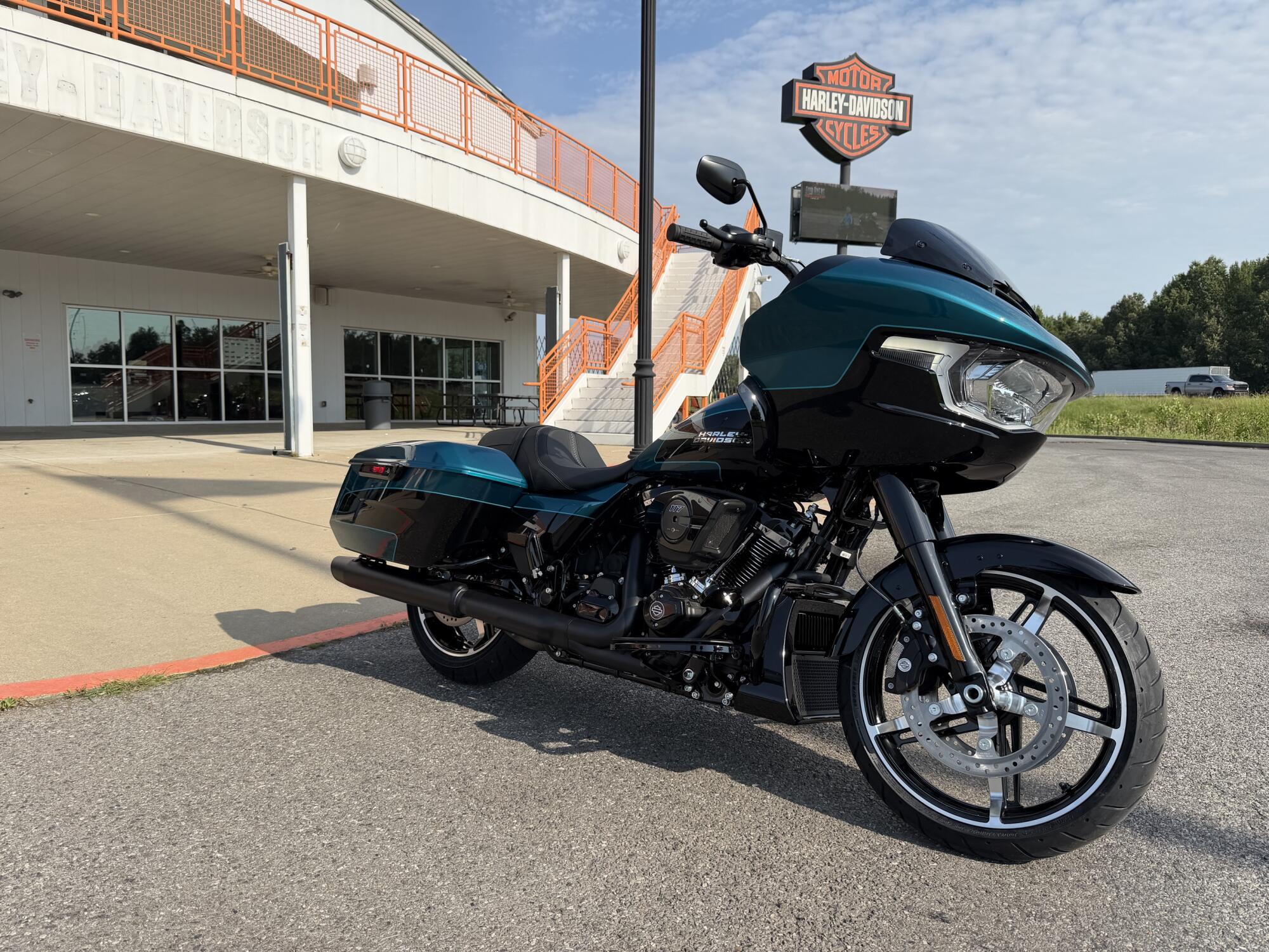 2026 Harley-Davidson® Road Glide™ Teal Thunder / Vivid Black Black Trim