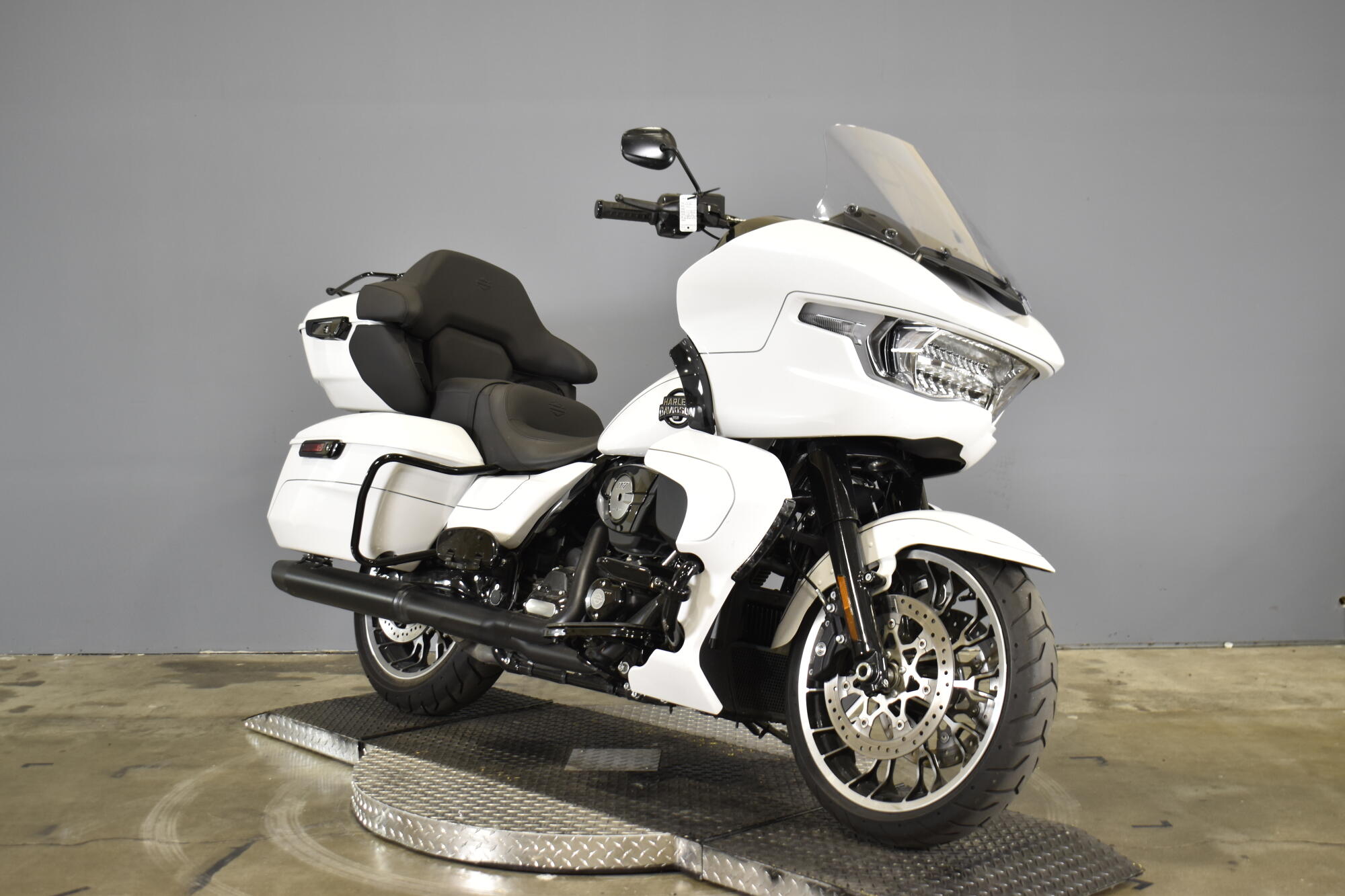 2026 Harley-Davidson® Road Glide Limited FLTRXL, photo 2