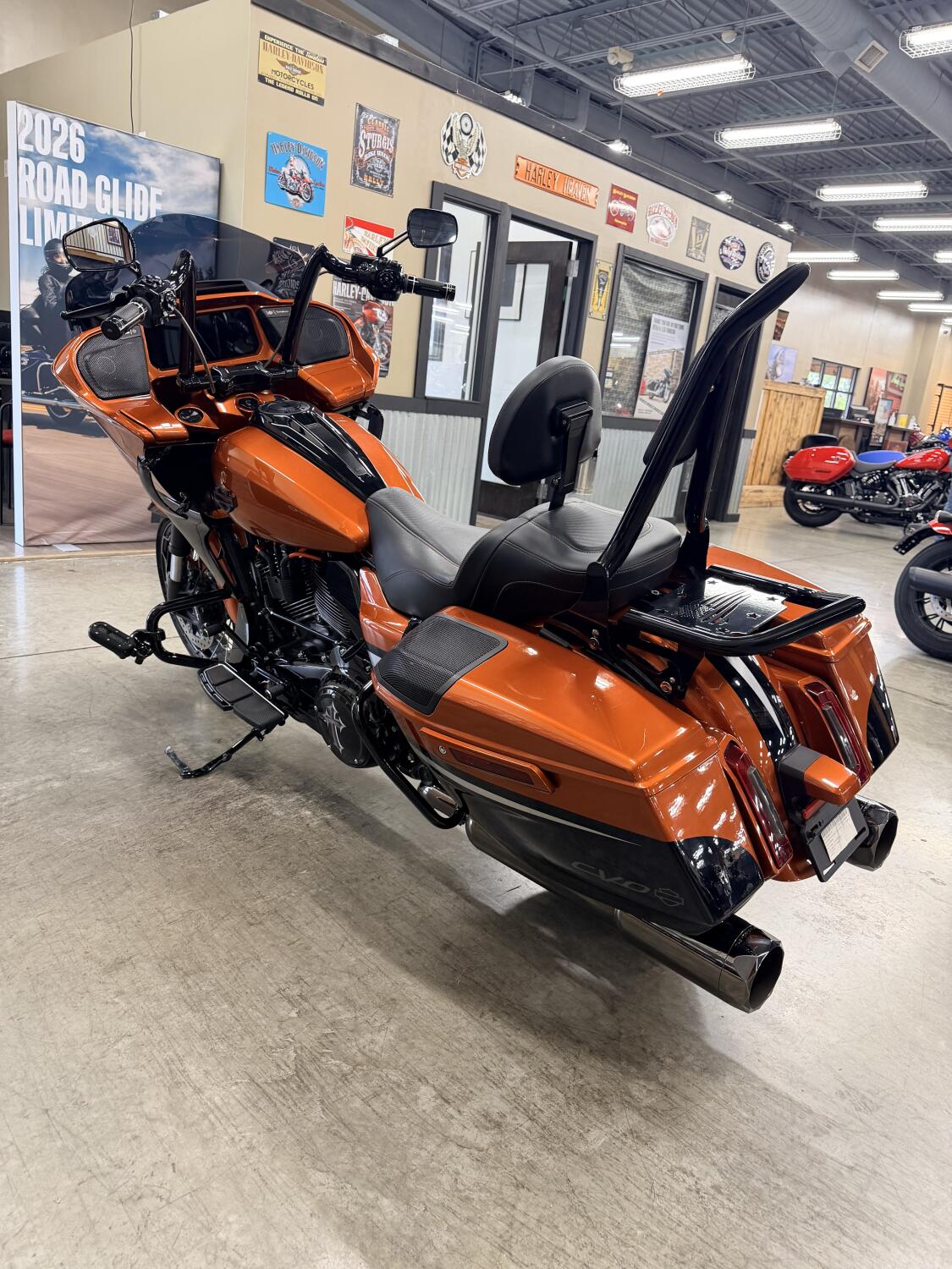2023 Harley-Davidson® CVO™ Road Glide™ FLTRXSE, photo 9