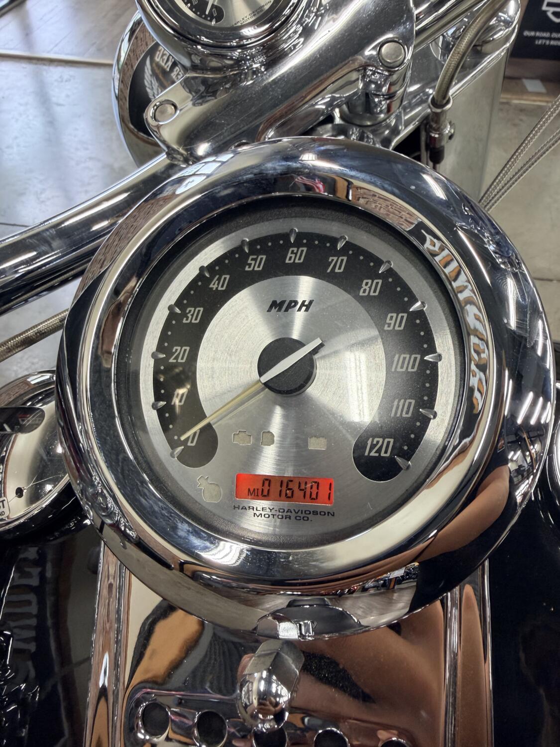 2005 Harley-Davidson® Screamin' Eagle Fat Boy FLSTFSE, photo 6