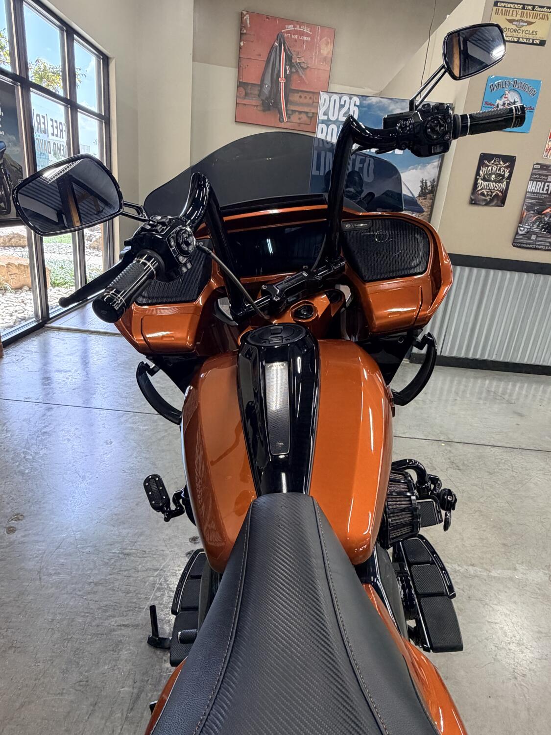 2023 Harley-Davidson® CVO™ Road Glide™ FLTRXSE, photo 4
