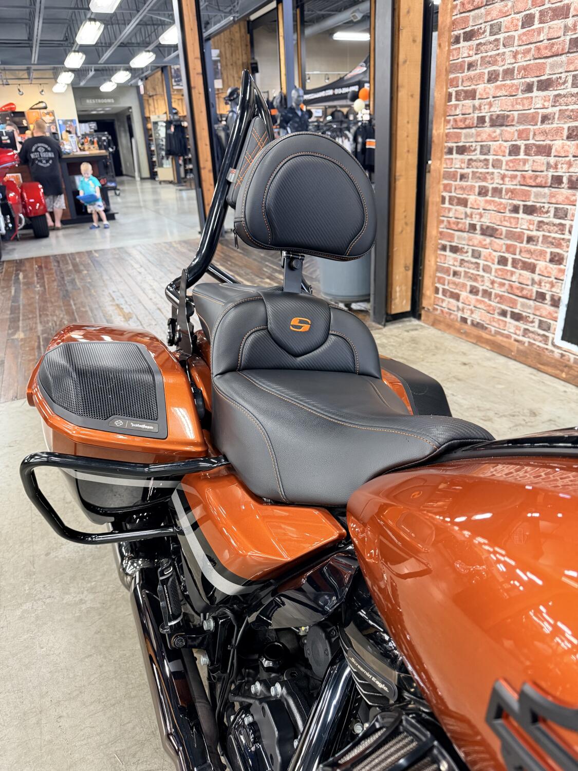 2023 Harley-Davidson® CVO™ Road Glide™ FLTRXSE, photo 6