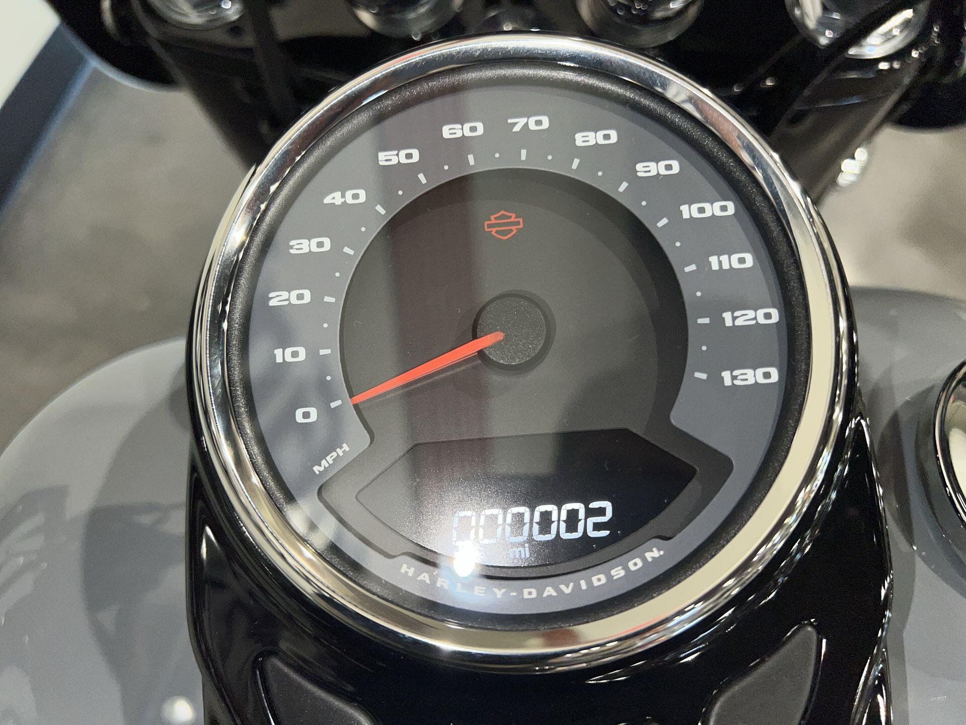 2026 Harley-Davidson® Heritage Classic FLHC, photo 11