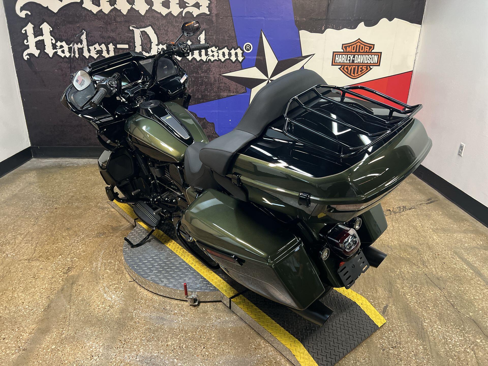 2026 Harley-Davidson® Road Glide Limited FLTRXL, photo 2