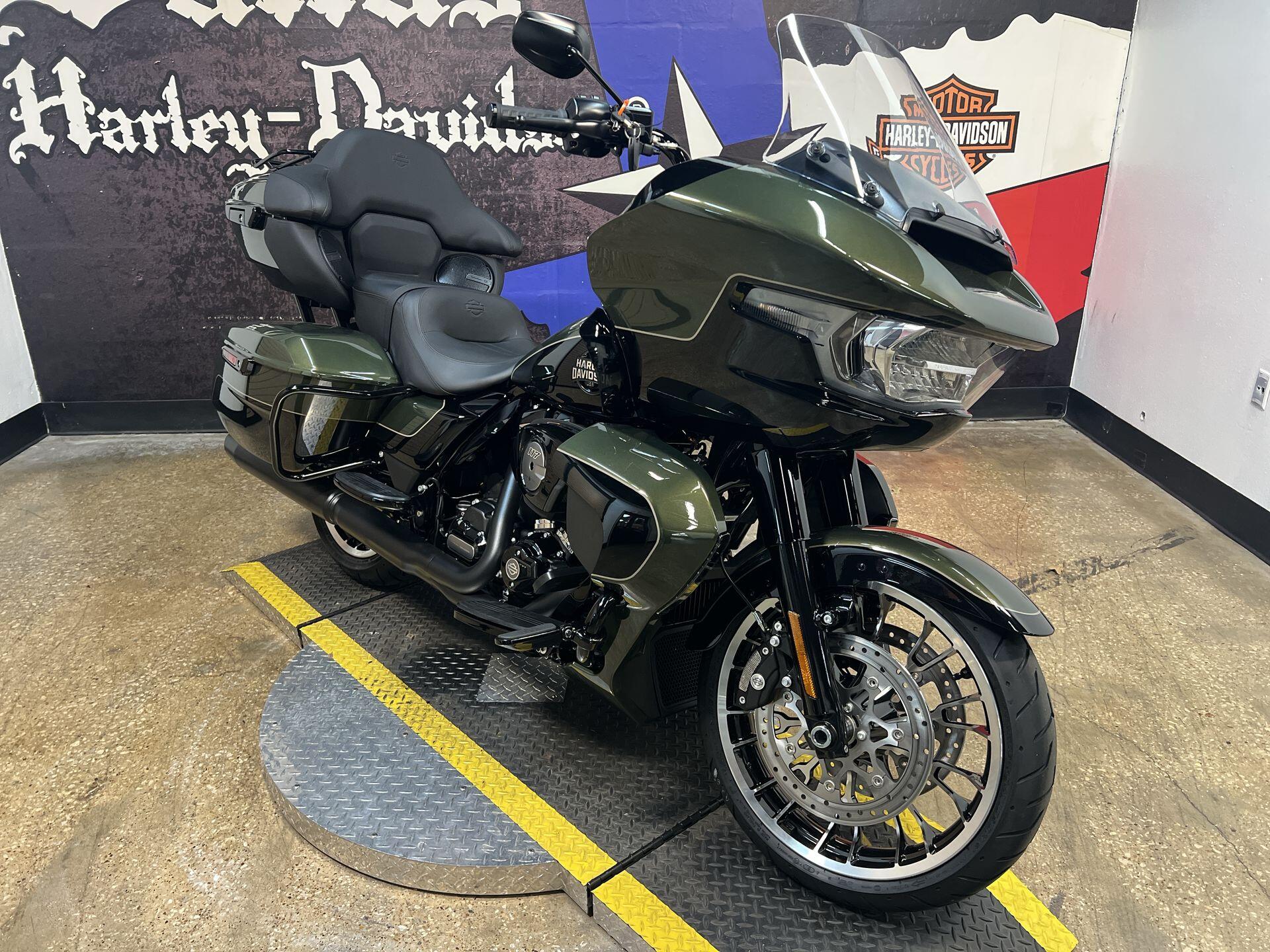 2026 Harley-Davidson® Road Glide Limited FLTRXL, photo 6