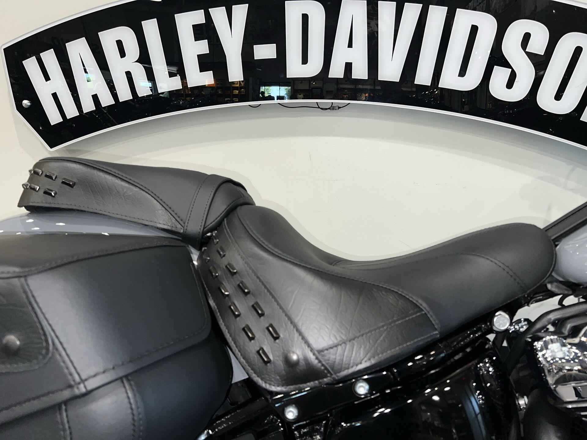 2026 Harley-Davidson® Heritage Classic FLHC, photo 6