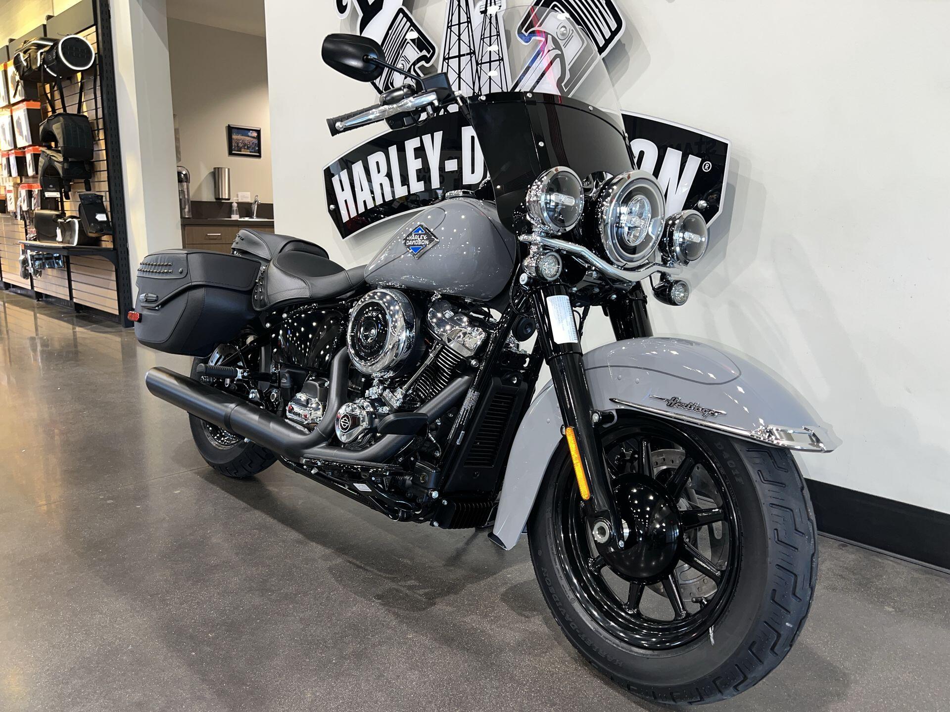 2026 Harley-Davidson® Heritage Classic FLHC, photo 2