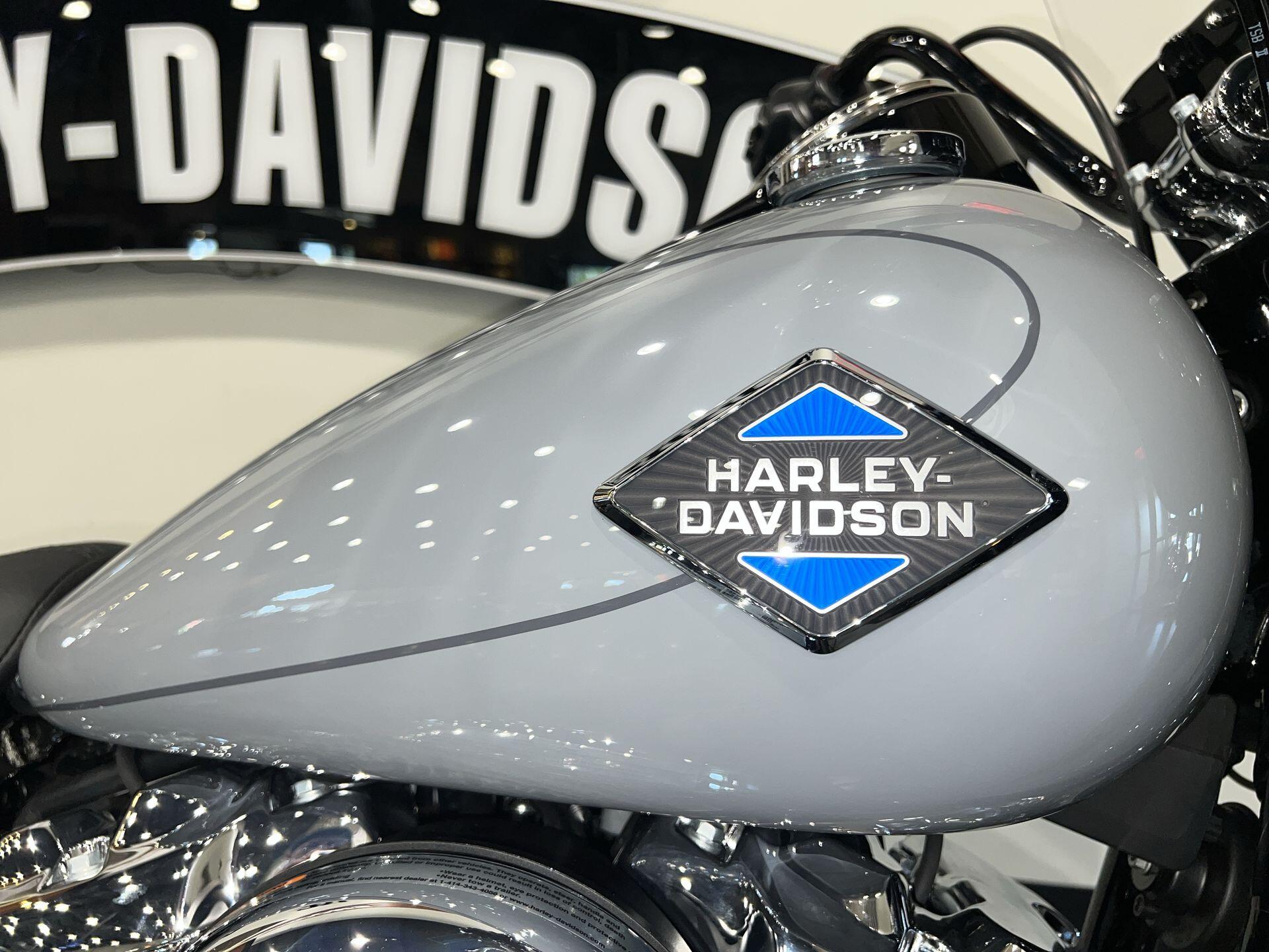 2026 Harley-Davidson® Heritage Classic FLHC, photo 5