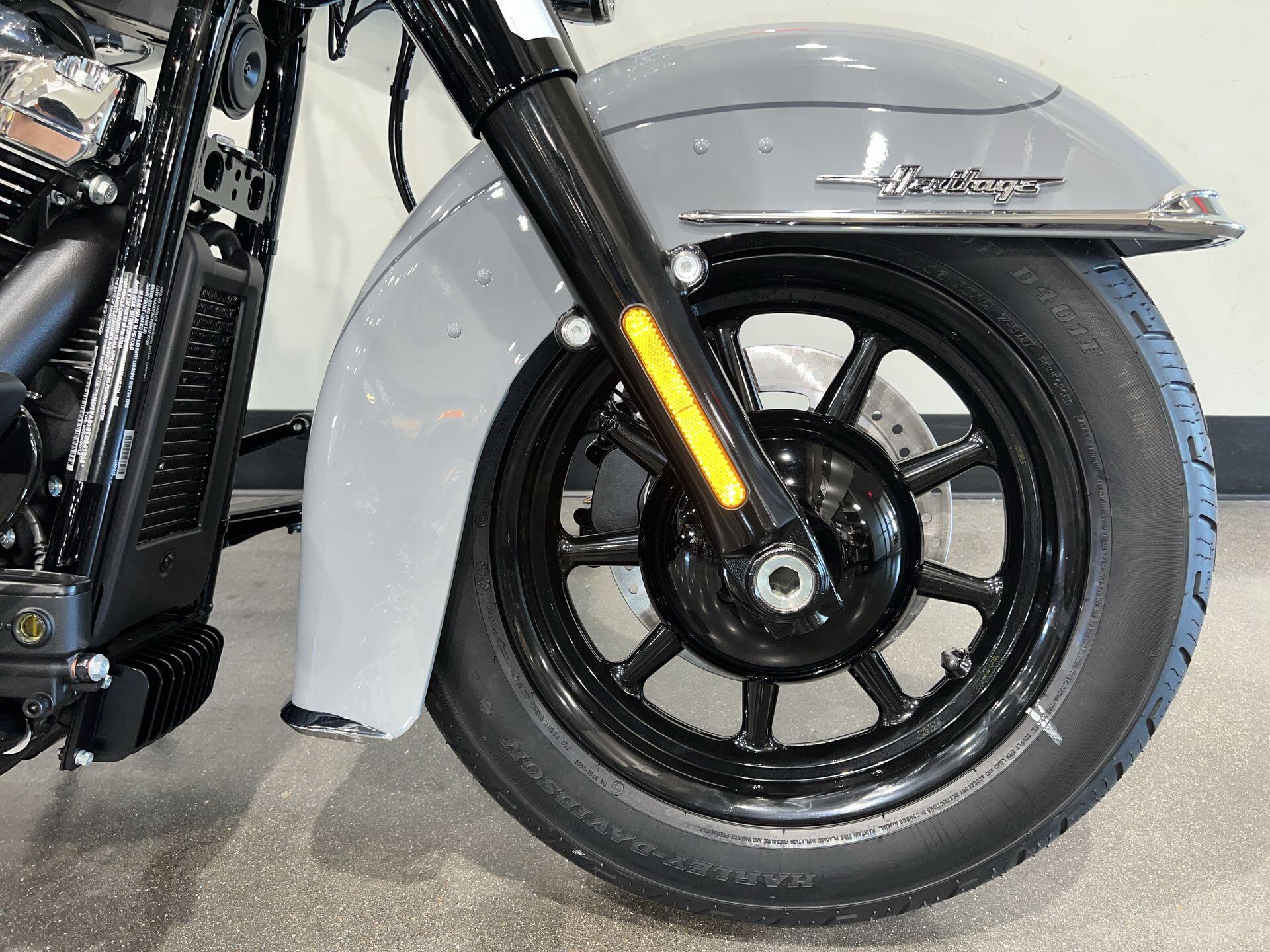 2026 Harley-Davidson® Heritage Classic FLHC, photo 3