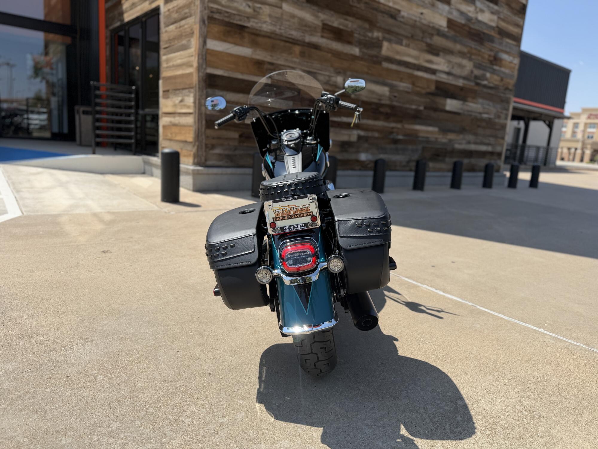2026 Harley-Davidson® Heritage Classic Teal Thunder / Vivid Black Black Laced Wheels, photo 7