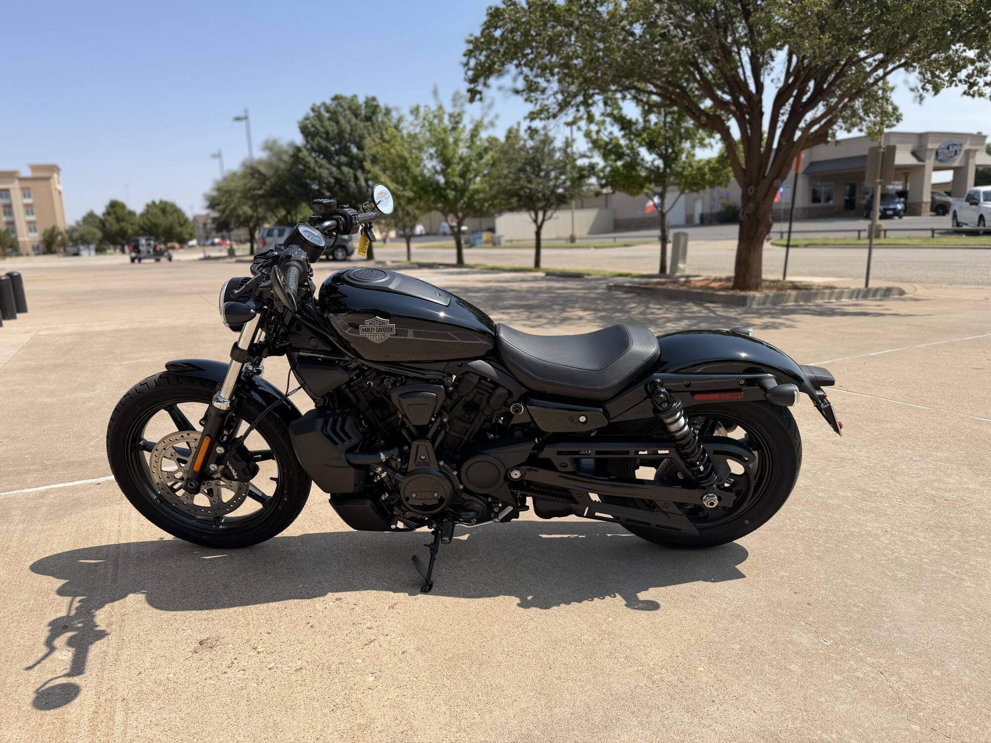 2026 Harley-Davidson® Nightster® Vivid Black Black Trim, photo 5
