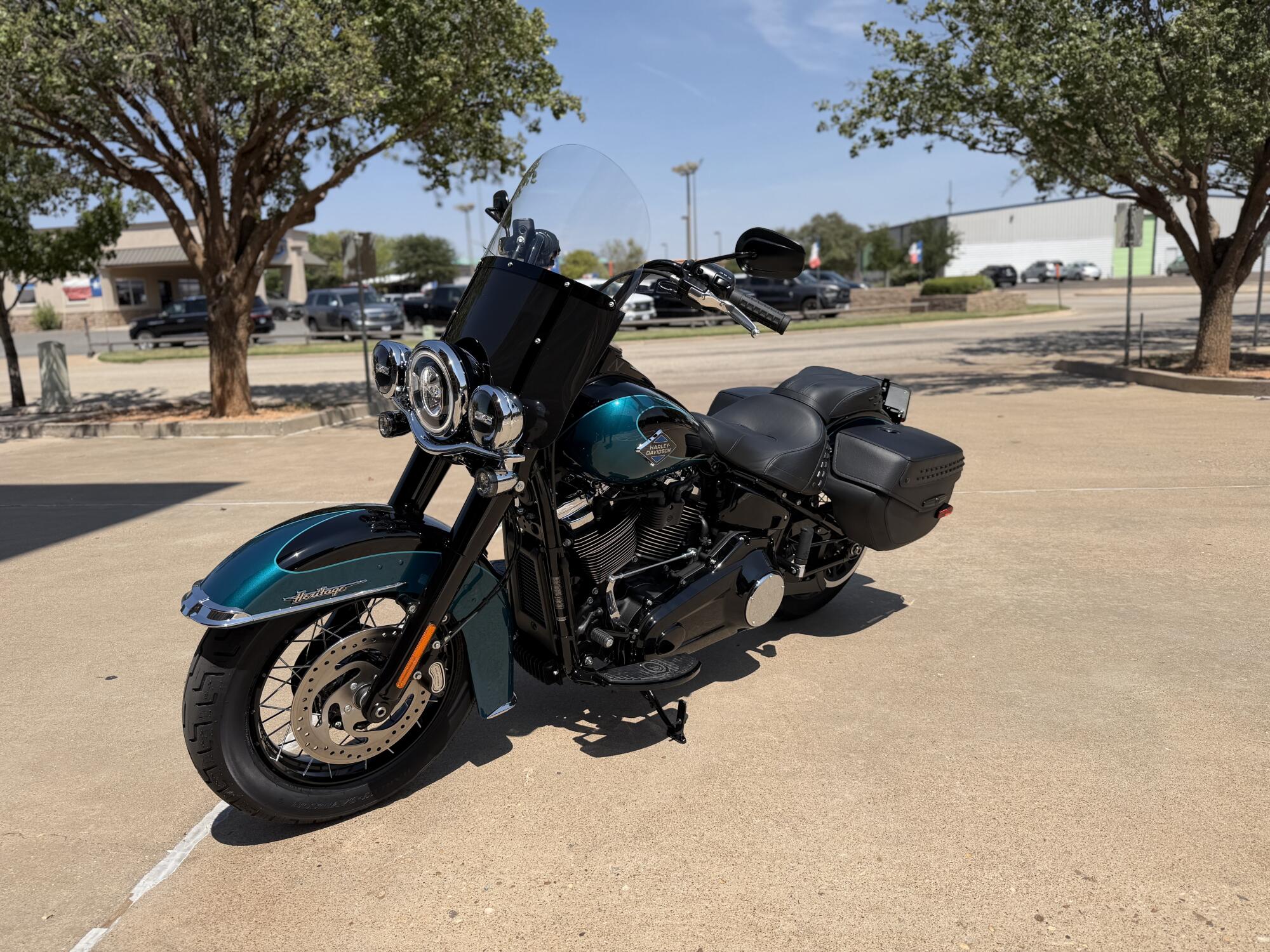 2026 Harley-Davidson® Heritage Classic Teal Thunder / Vivid Black Black Laced Wheels, photo 4