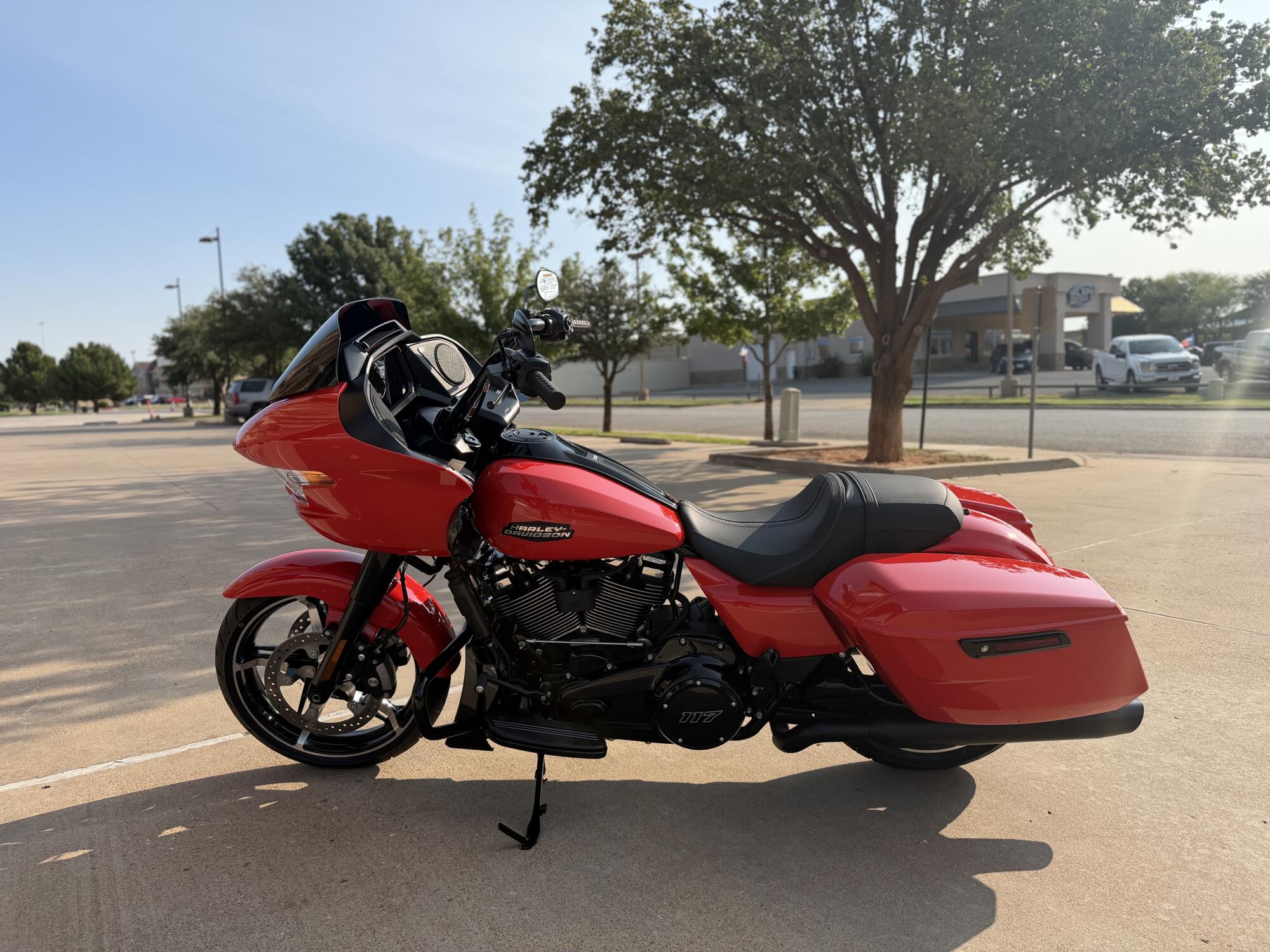 2026 Harley-Davidson® Road Glide® Blood Orange Black Trim, photo 5