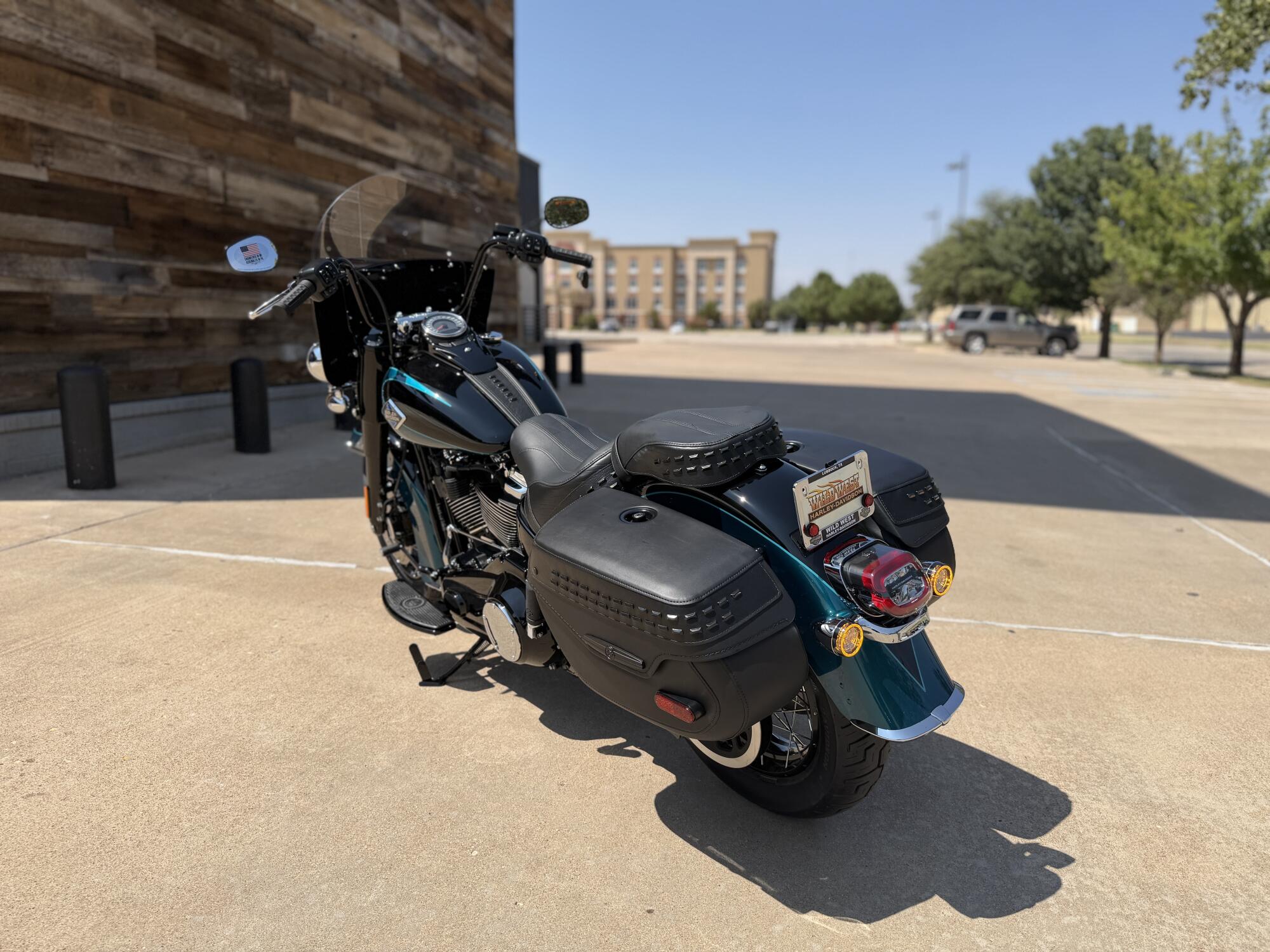2026 Harley-Davidson® Heritage Classic Teal Thunder / Vivid Black Black Laced Wheels, photo 6