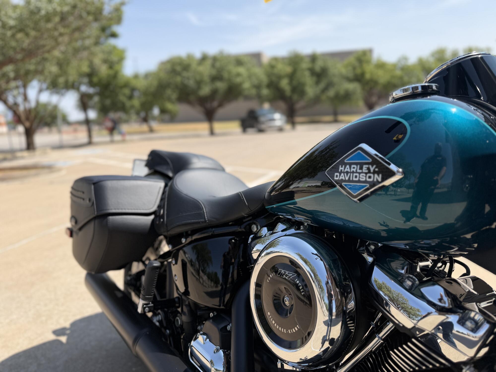 2026 Harley-Davidson® Heritage Classic Teal Thunder / Vivid Black Black Laced Wheels, photo 9