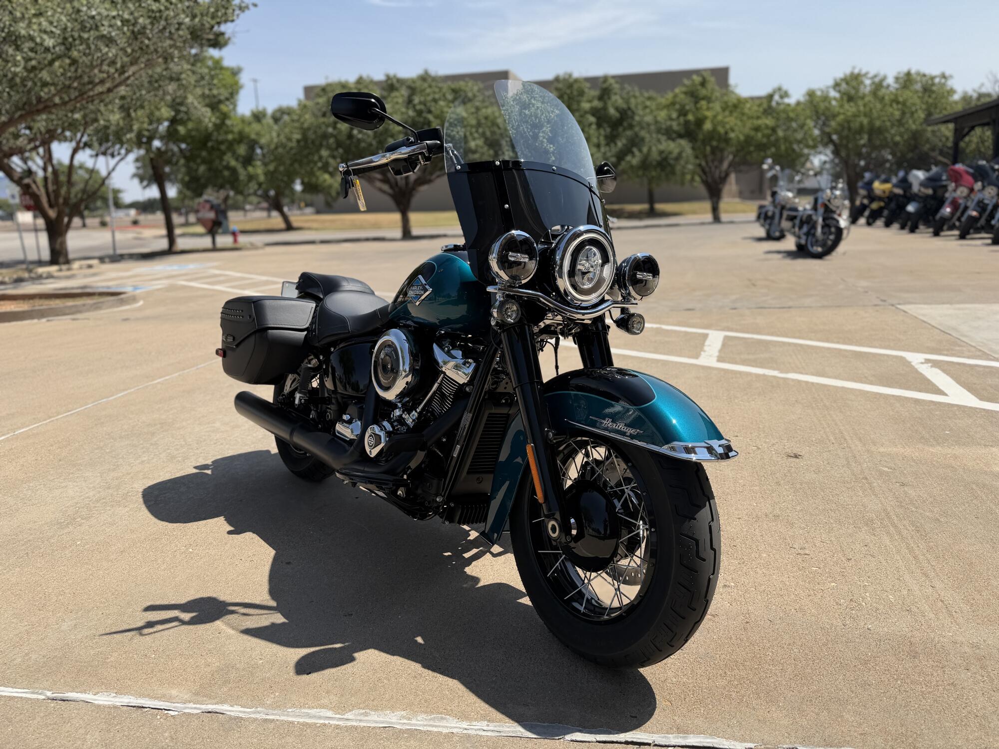 2026 Harley-Davidson® Heritage Classic Teal Thunder / Vivid Black Black Laced Wheels, photo 2