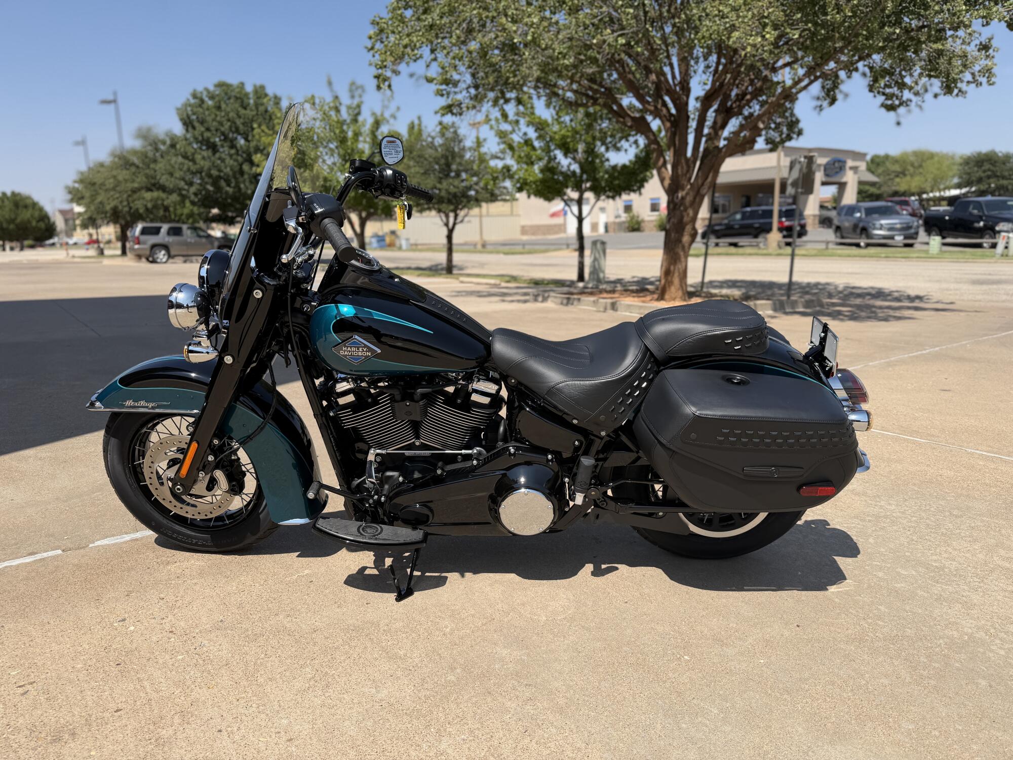 2026 Harley-Davidson® Heritage Classic Teal Thunder / Vivid Black Black Laced Wheels, photo 5