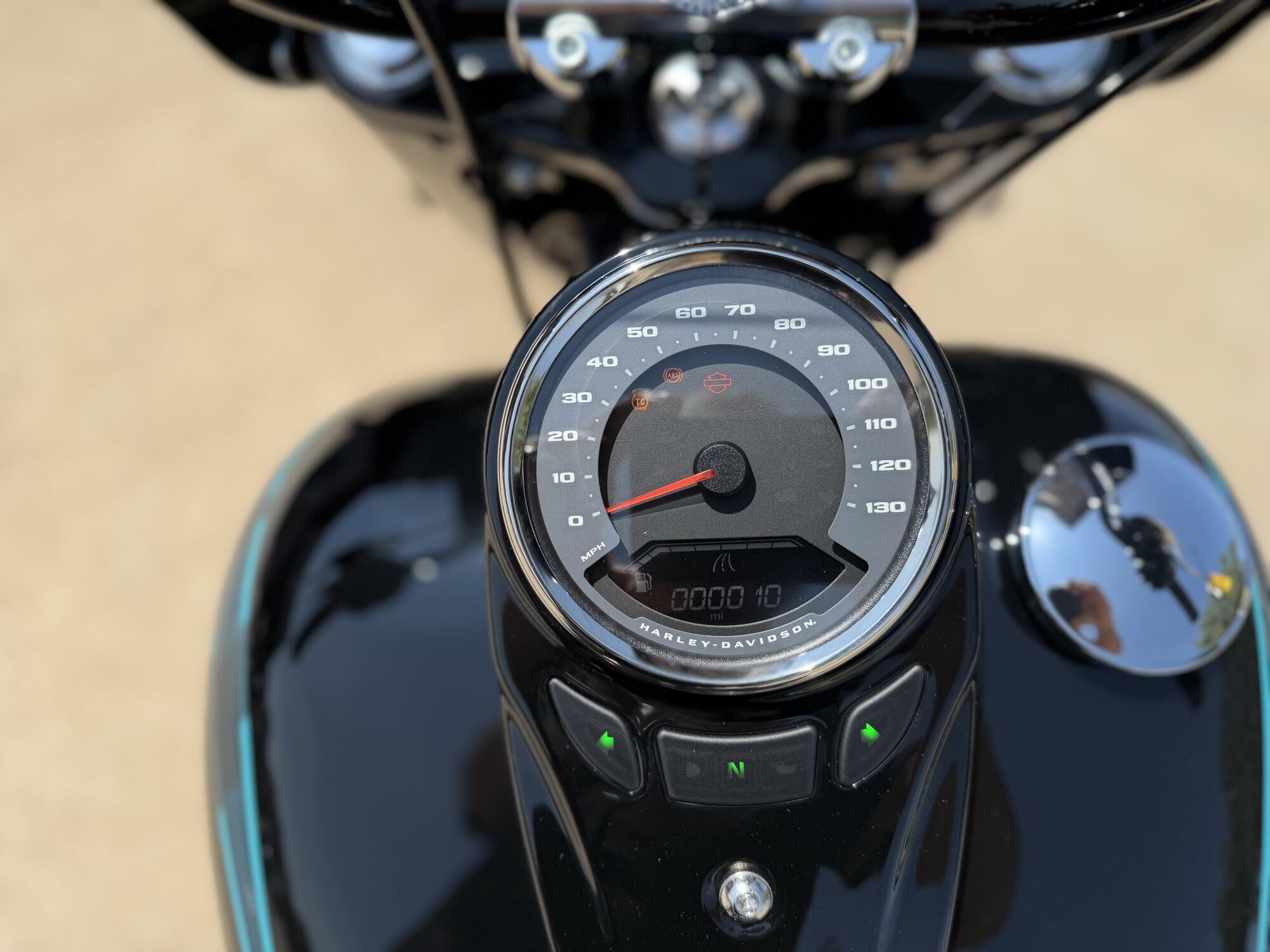 2026 Harley-Davidson® Heritage Classic Teal Thunder / Vivid Black Black Laced Wheels, photo 11
