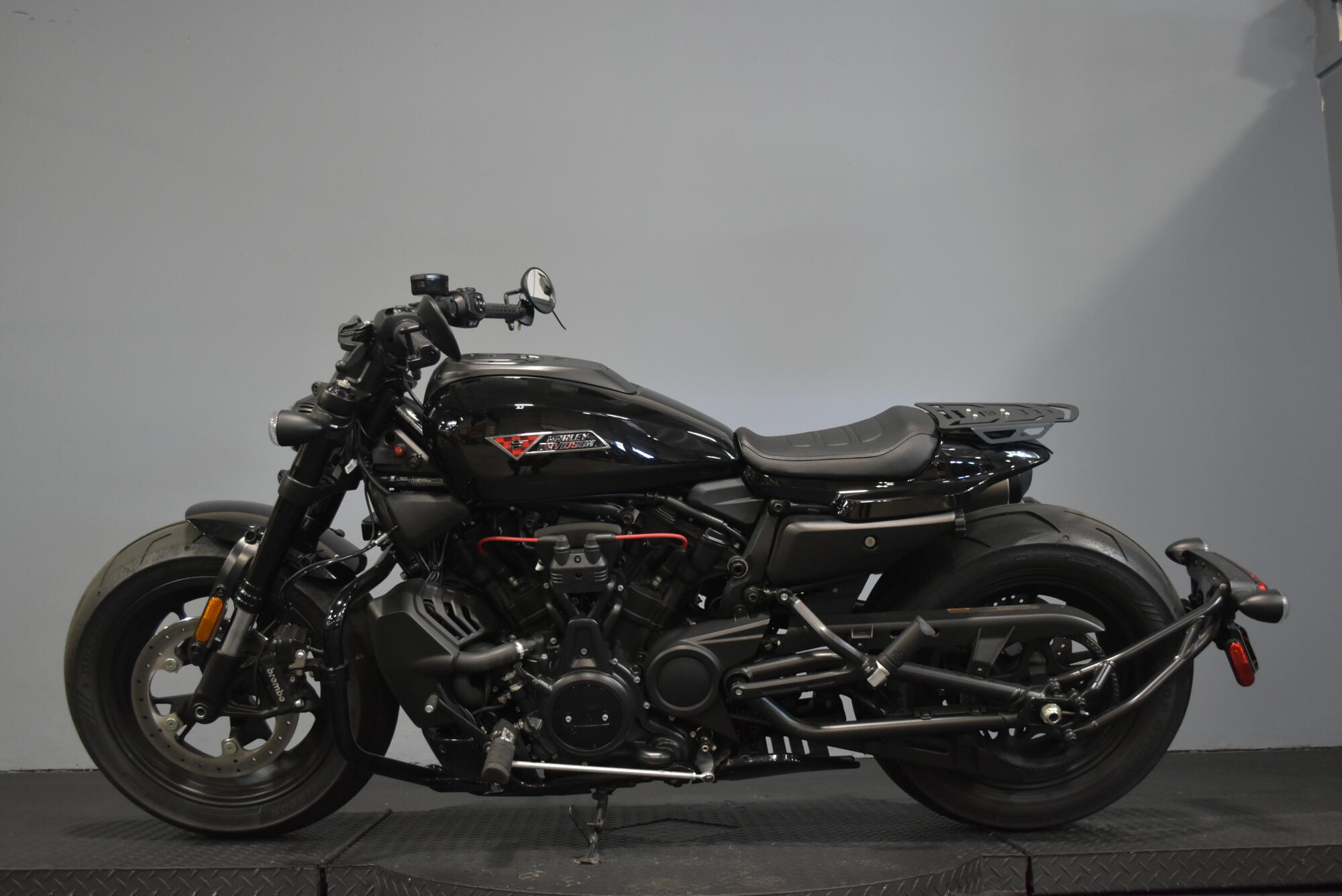 2026 Harley-Davidson® Sportster® S Vivid Black Black Trim, photo 5